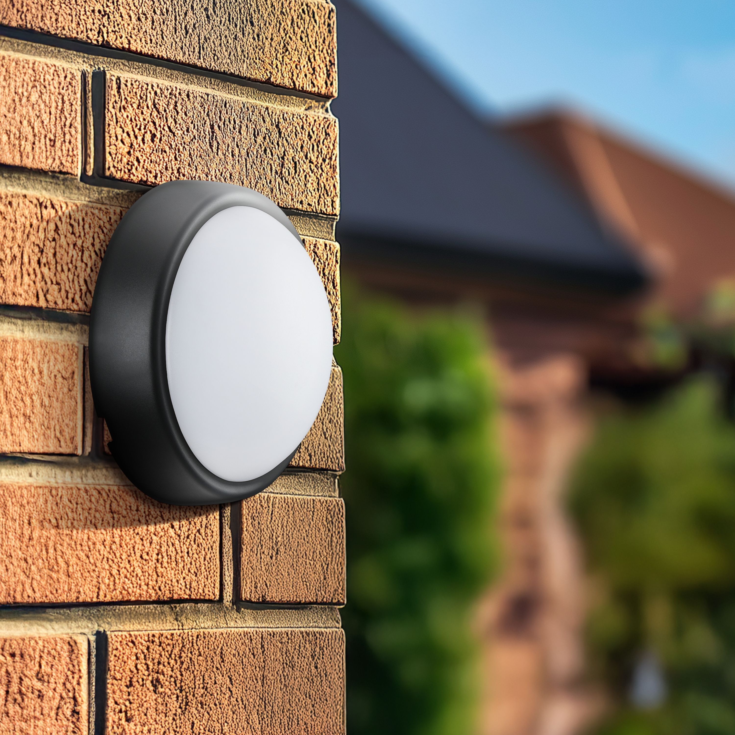 Luceco Fixed Black & White Mains-powered Outdoor Bulkhead wall light 450lm (Dia)16cm