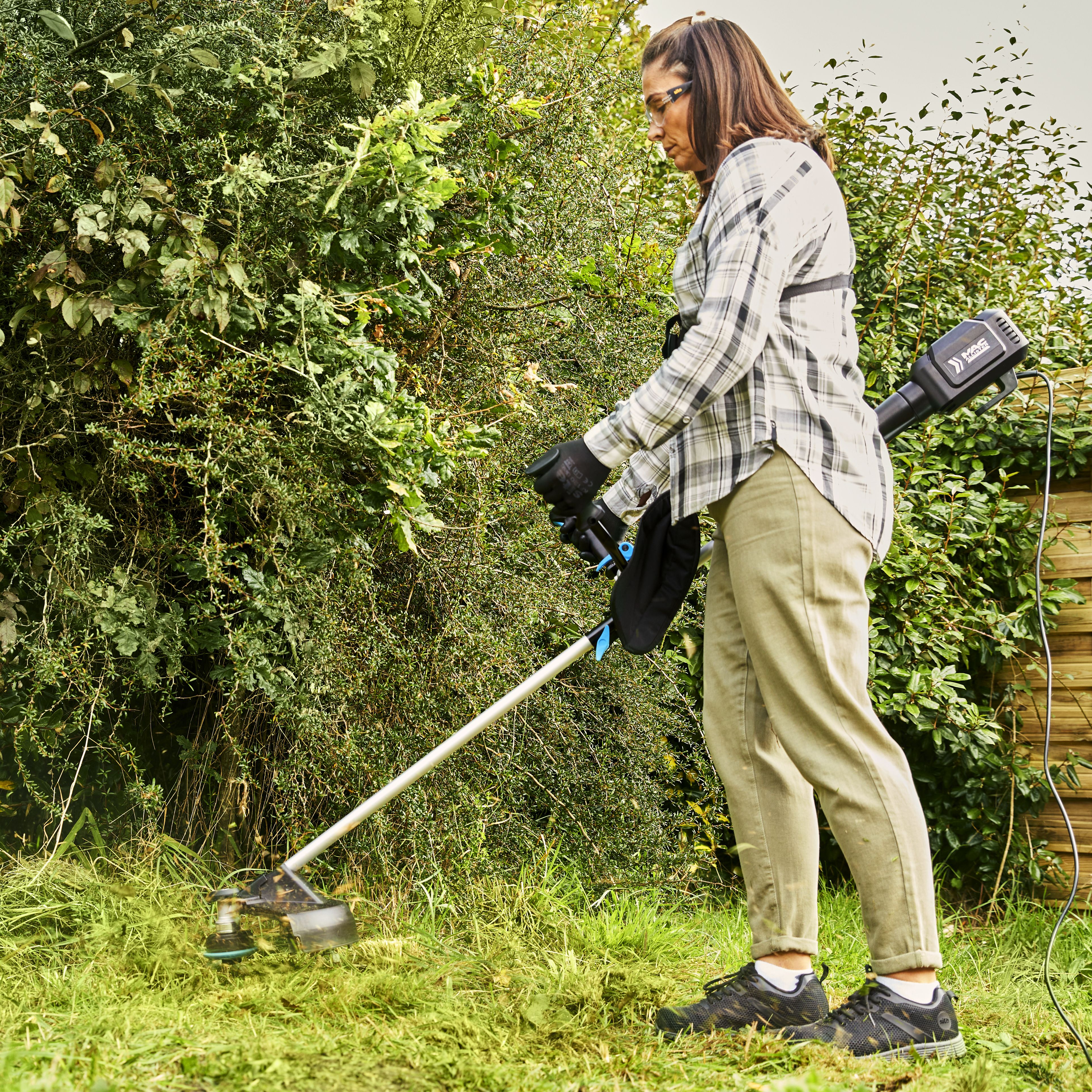 Mac Allister MBC1042 1000W Corded Brushcutter & line trimmer