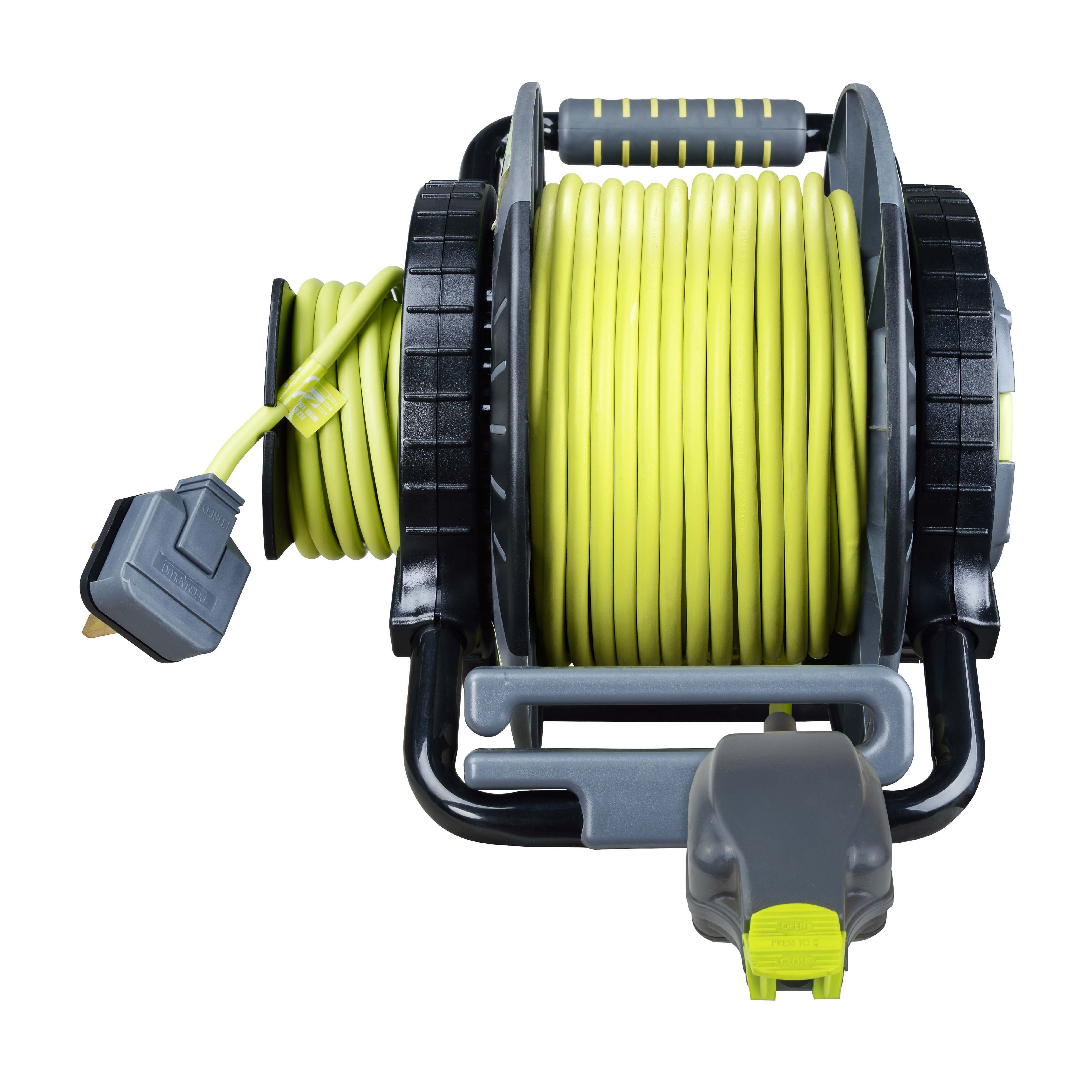 Masterplug IP54 Rated Reverse Anti Twist 1 socket Grey & green Indoor & outdoor Cable reel, 30m