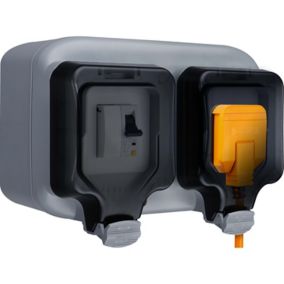 Masterplug Waterproof 13A Mains-powered RCBO protected outdoor socket