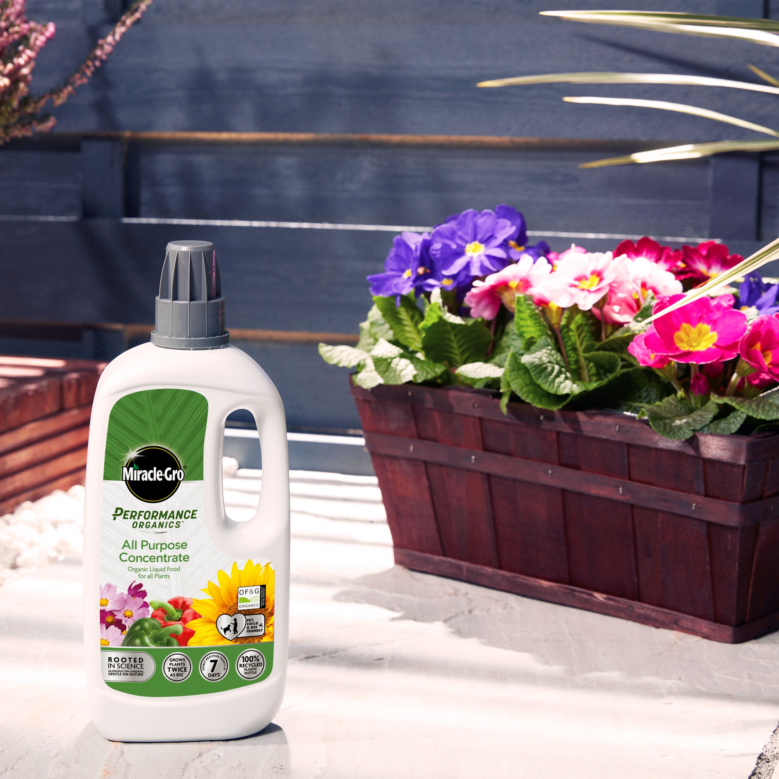 Miracle-Gro Universal Liquid Plant feed 1L