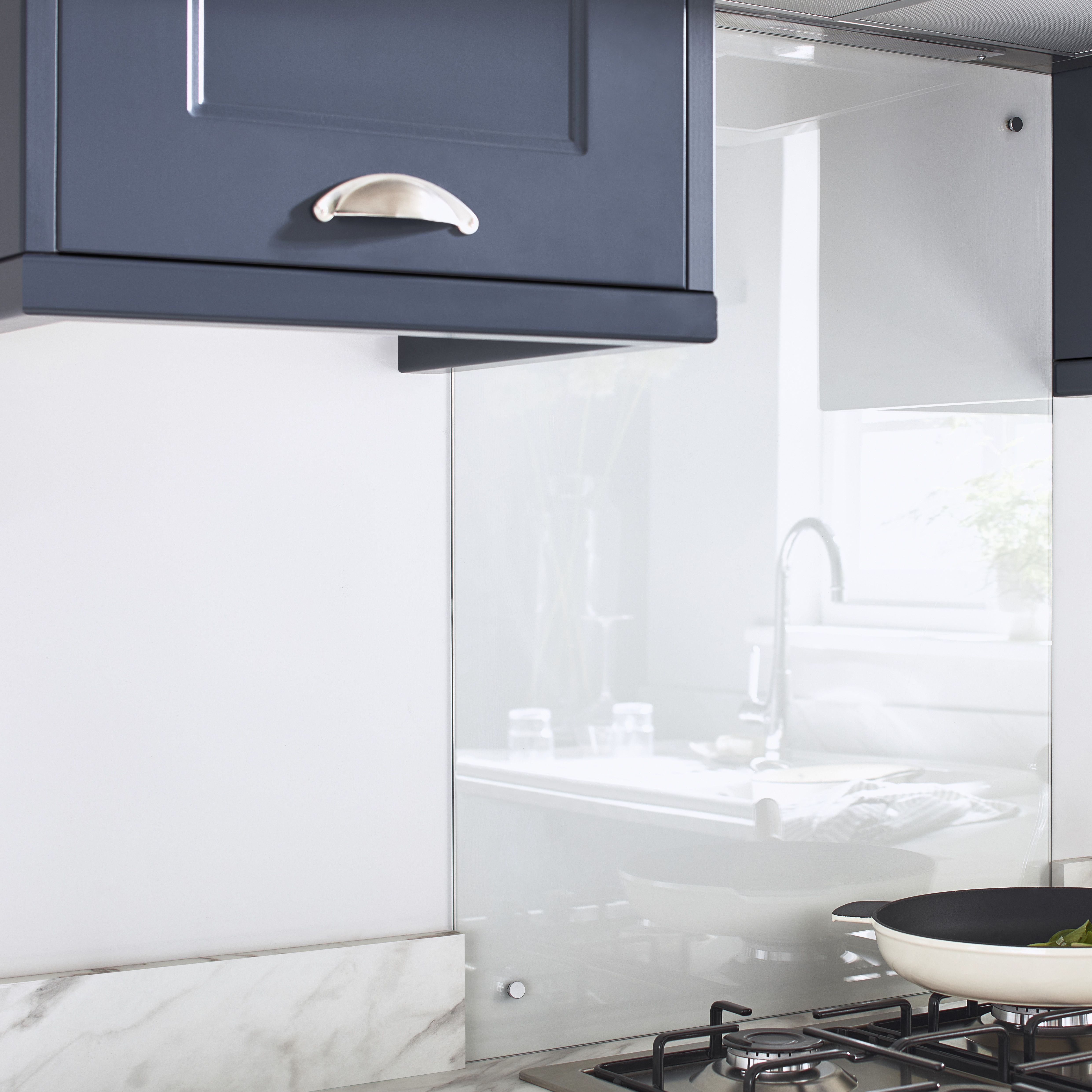Nashi Transparent Glass effect Glass Splashback, (H)800mm (W)600mm (T)5mm