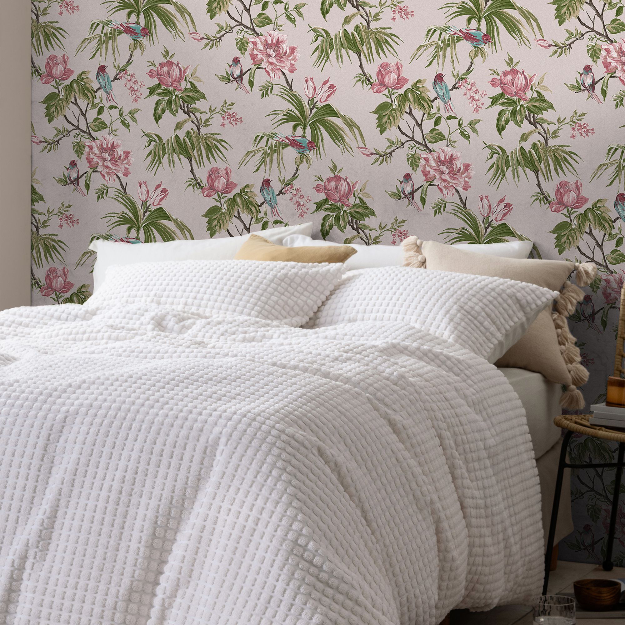 Next Birds & blooms Mauve Floral Smooth Wallpaper