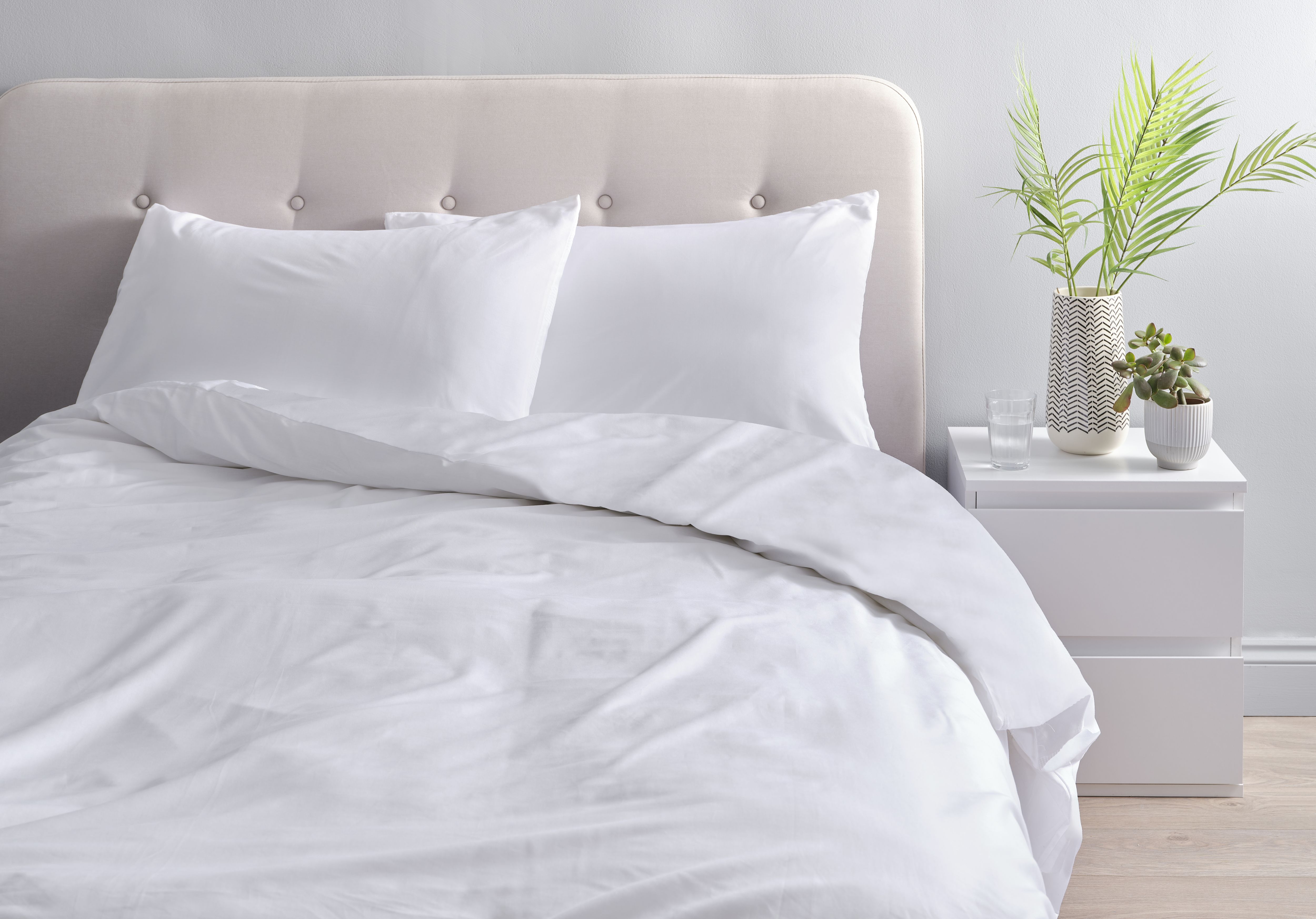 Nia Plain White King Duvet cover & pillow case set