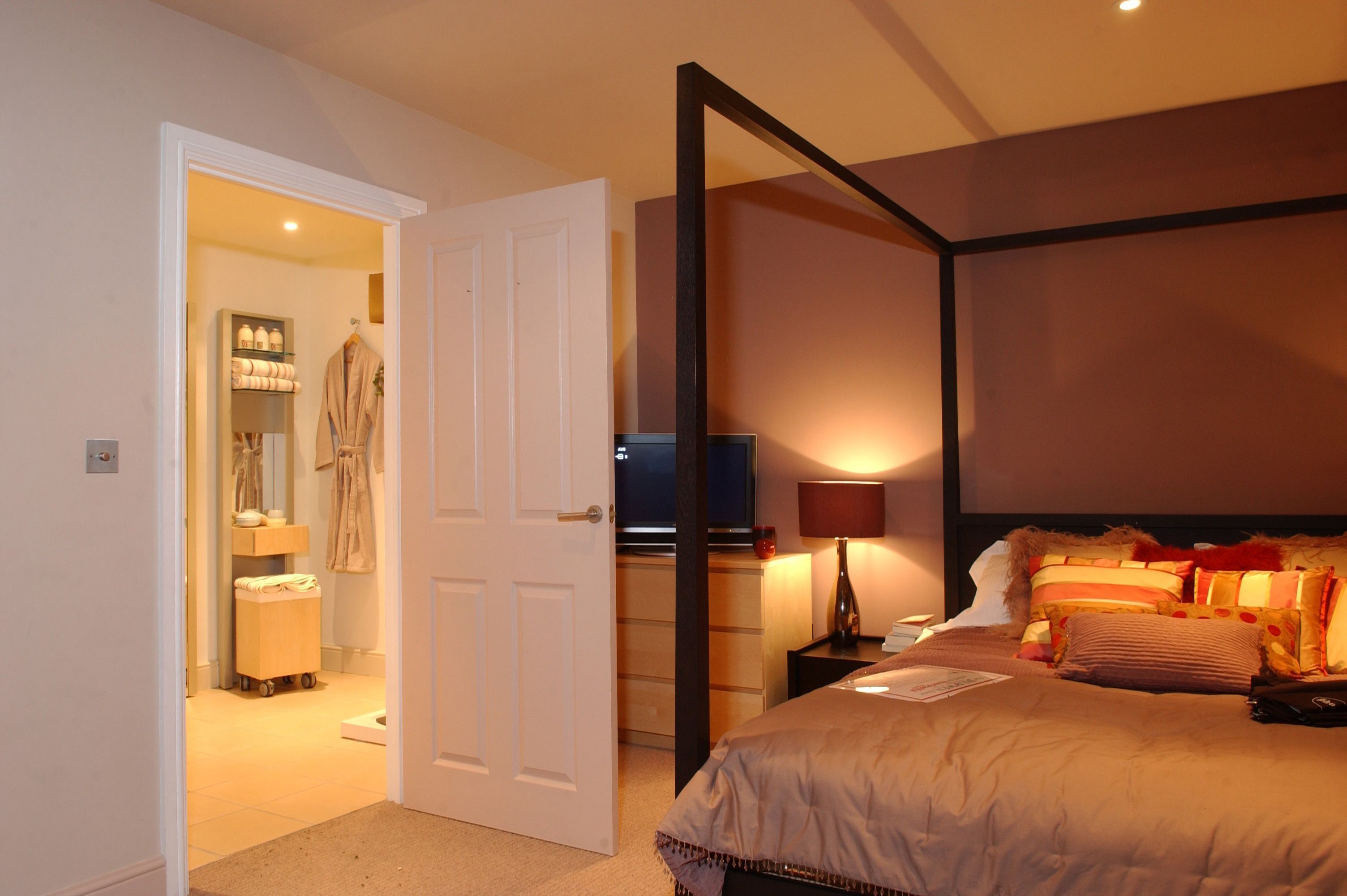 Painted 4 panel Unglazed White Woodgrain effect Internal Door, (H)1981mm (W)686mm (T)35mm