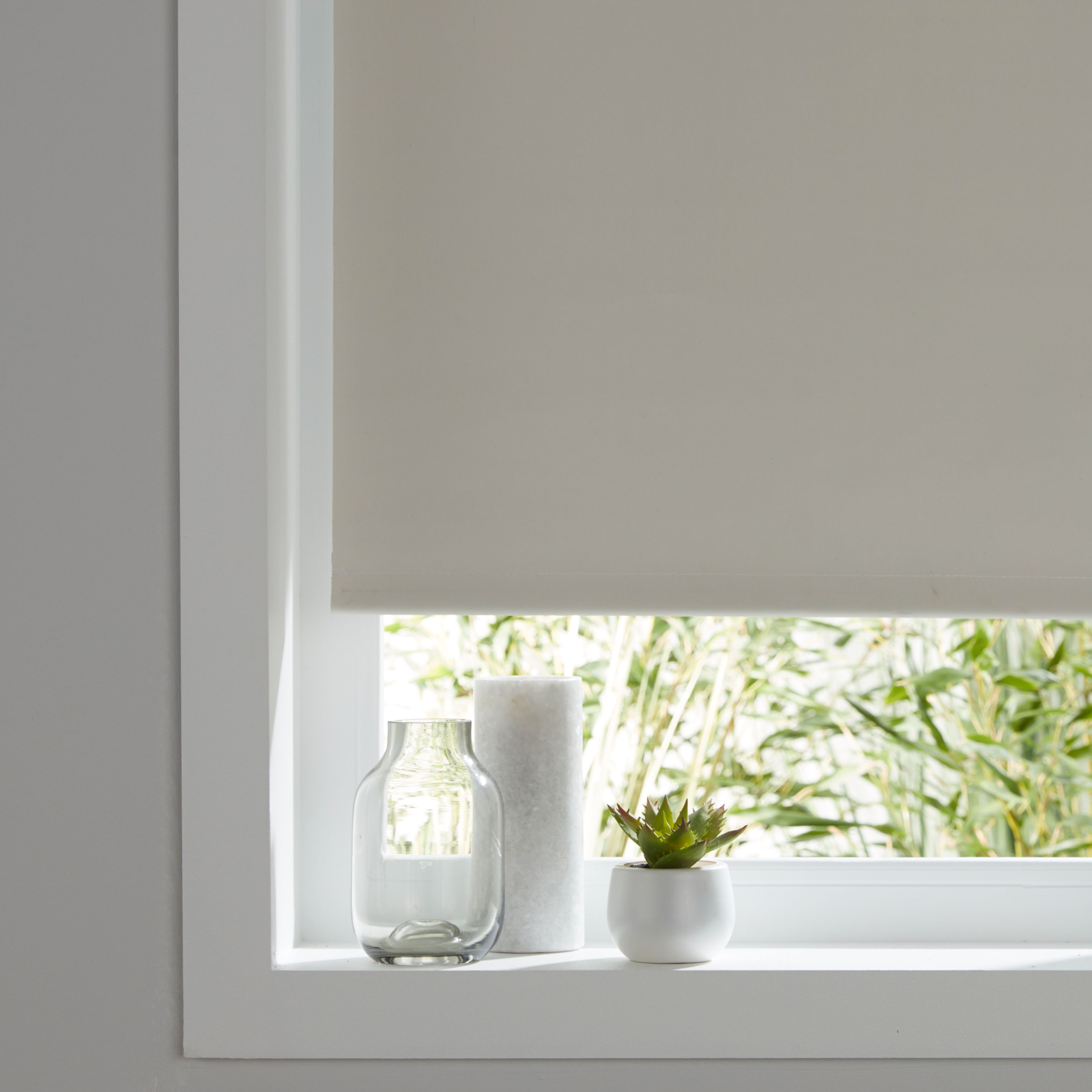 Pama White Plain Thermal Thermo Roller blind (W)160cm (L)195cm