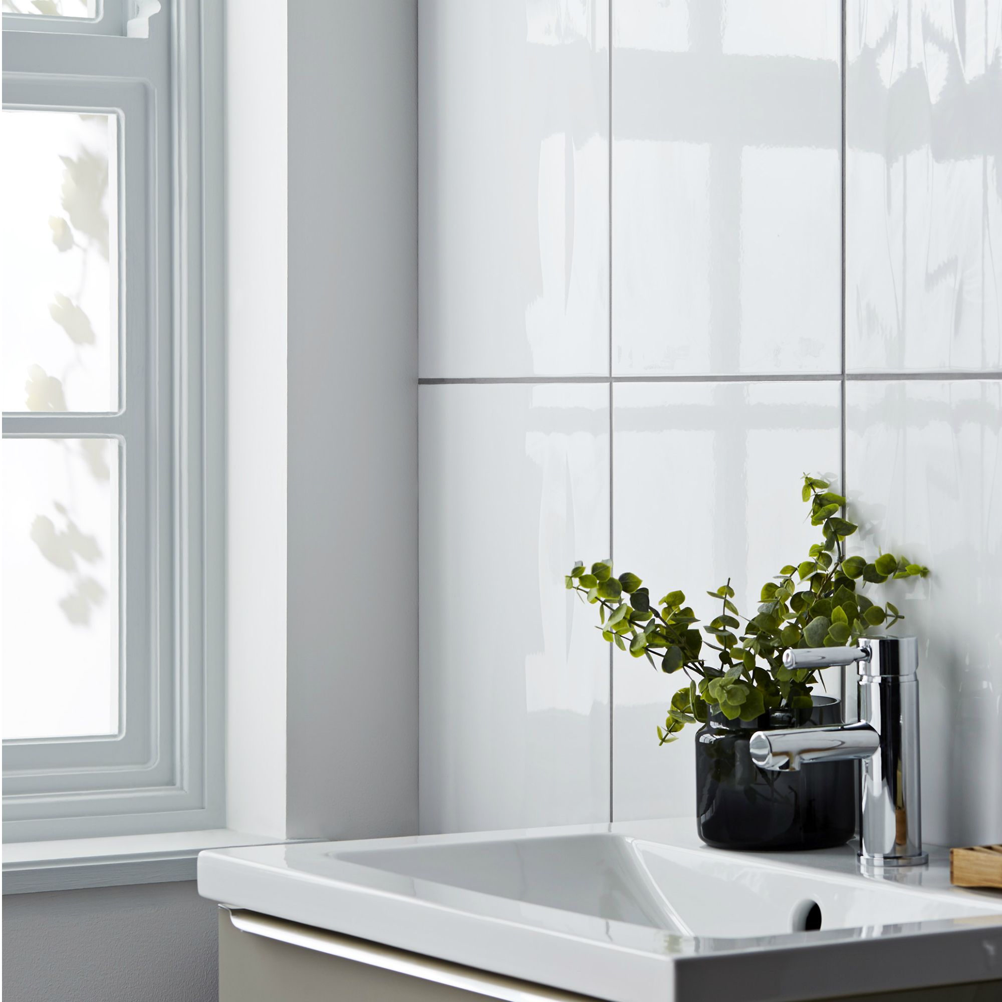 Perouso White Gloss Flat Glossy Tile Ceramic Wall Tile, Pack of 6, (L)600mm (W)300mm