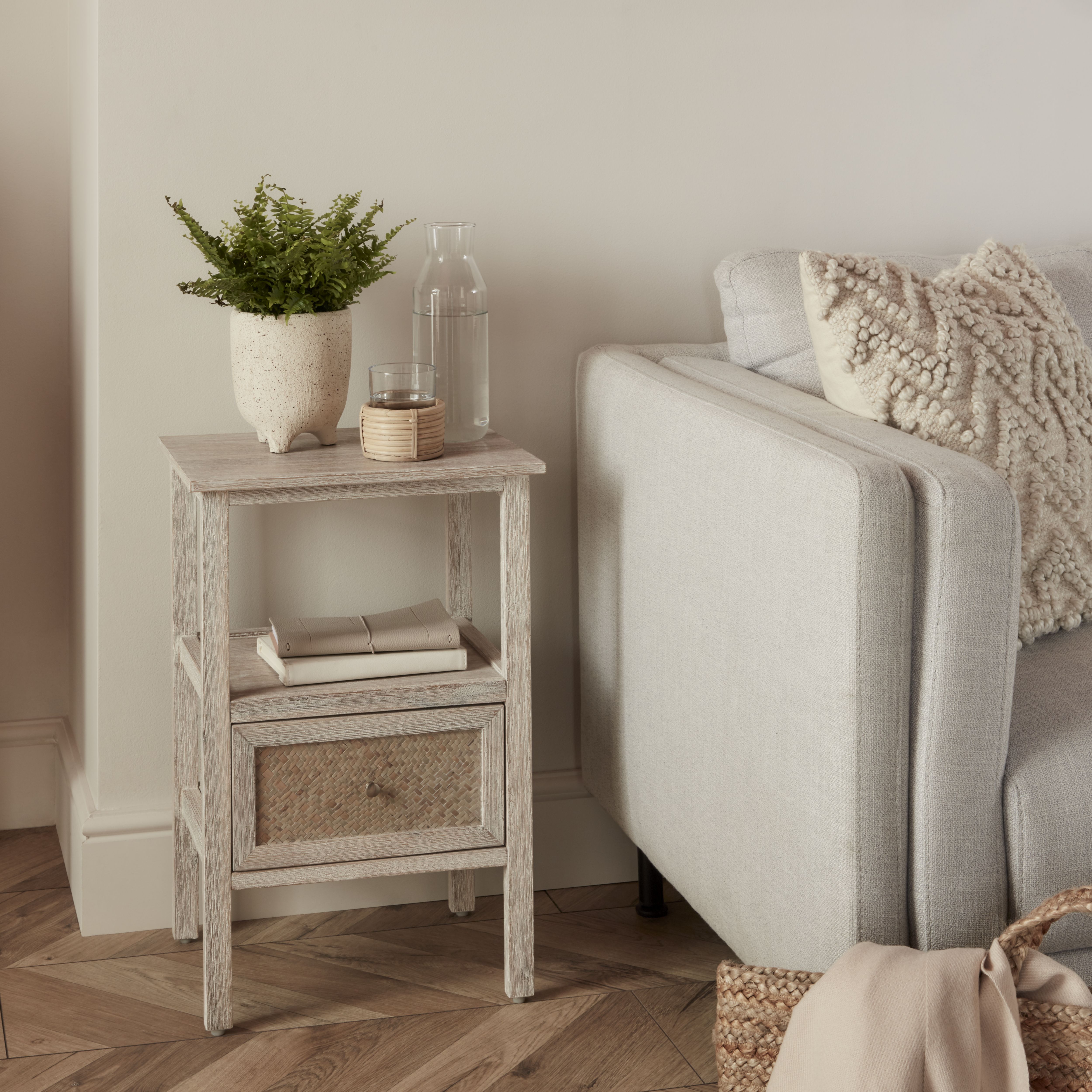 Pinilla Matt white 1 Drawer Bedside table (H)600mm (W)300mm (D)400mm