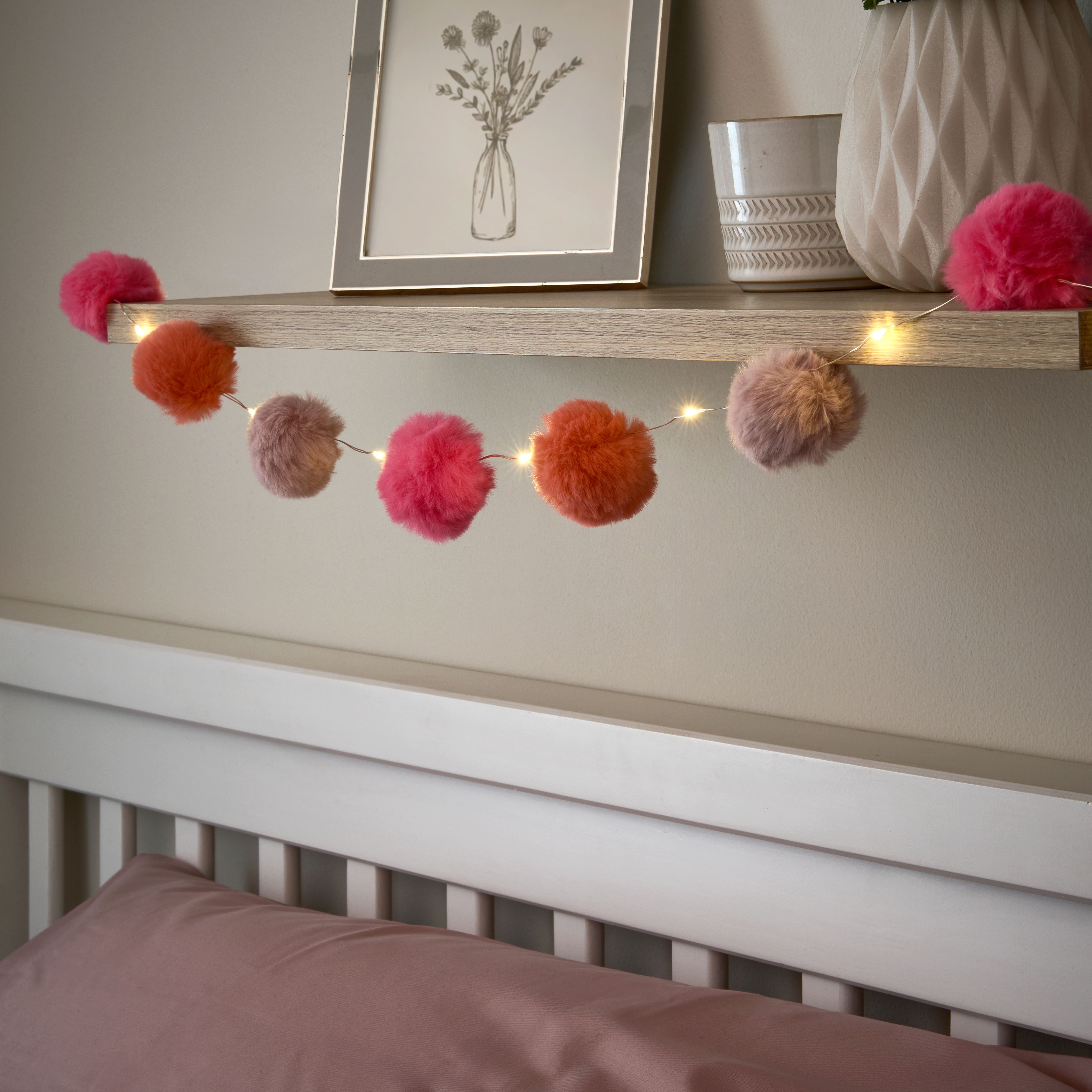 Pom-Pom Battery-powered Warm white 16 SMD LED Indoor Lilac, Pink & Coral String lights