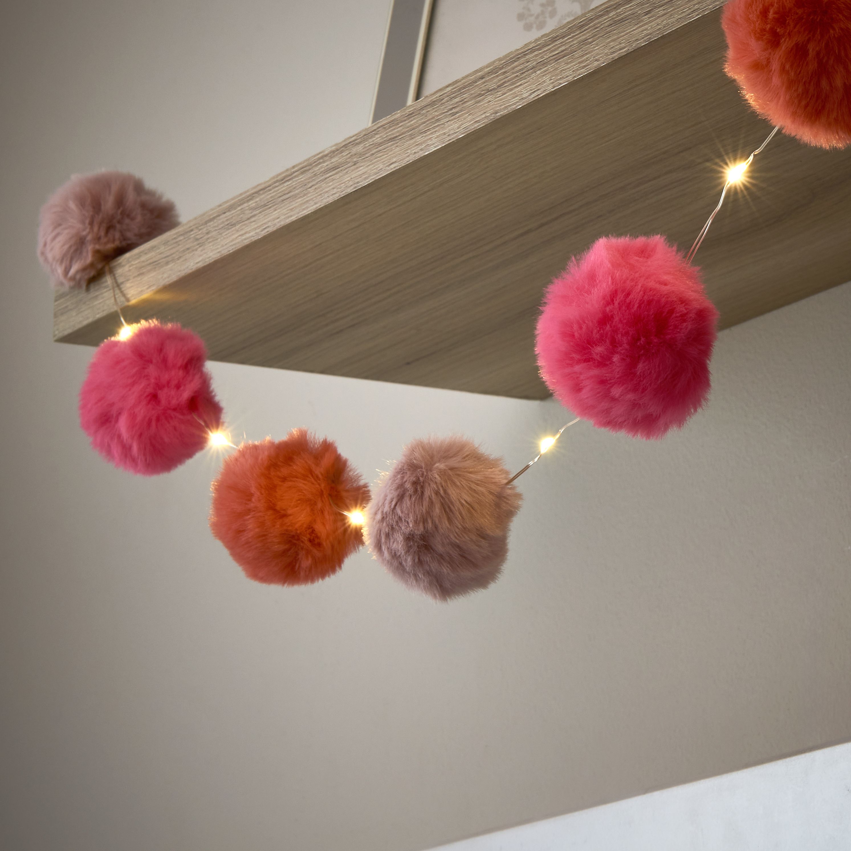 Pom-Pom Battery-powered Warm white 16 SMD LED Indoor Lilac, Pink & Coral String lights