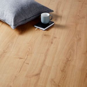 Image of Mackay Natural Oak effect Laminate Flooring