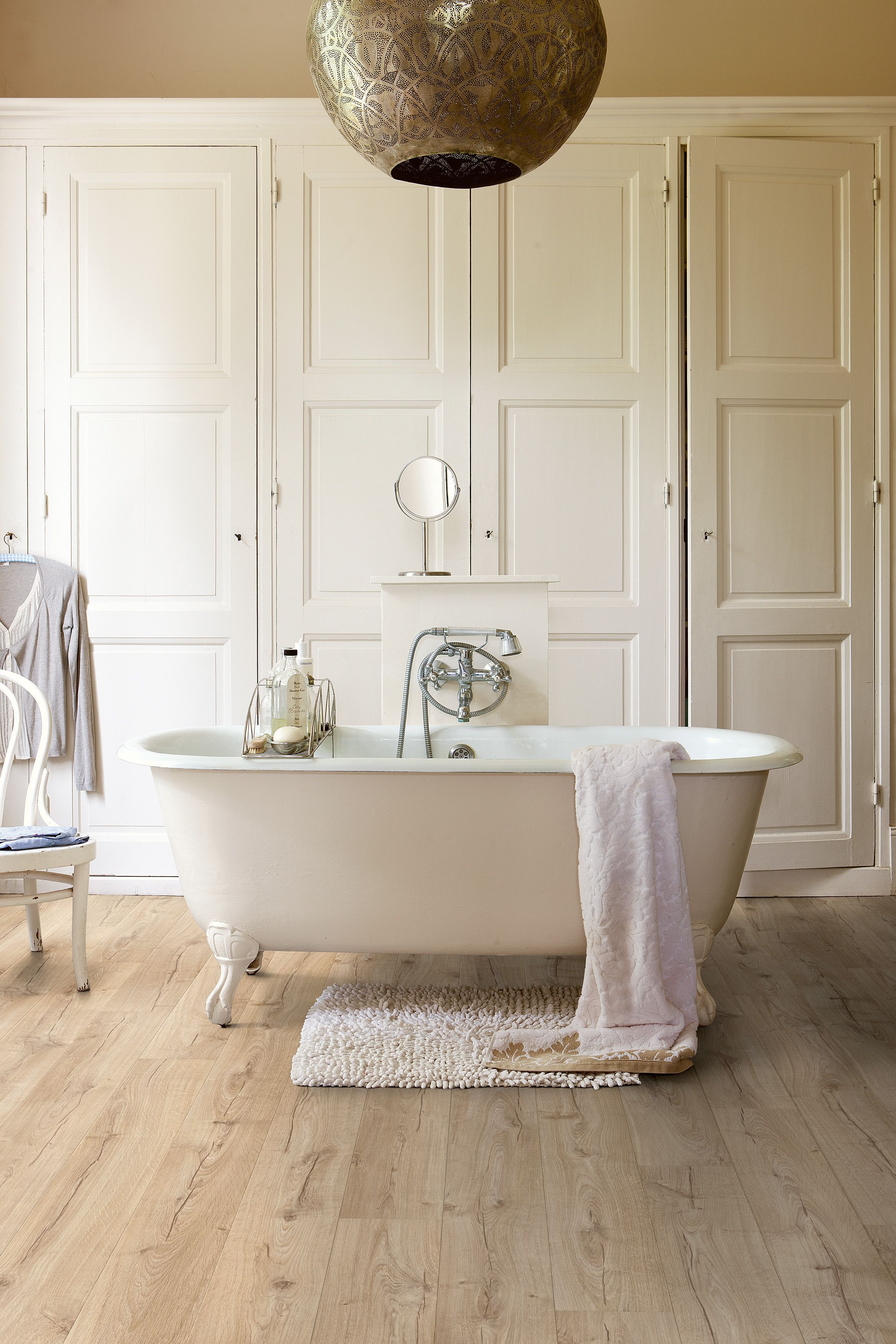Quick-step Aquanto Classic Beige Oak effect Laminate Flooring, 1.835m²