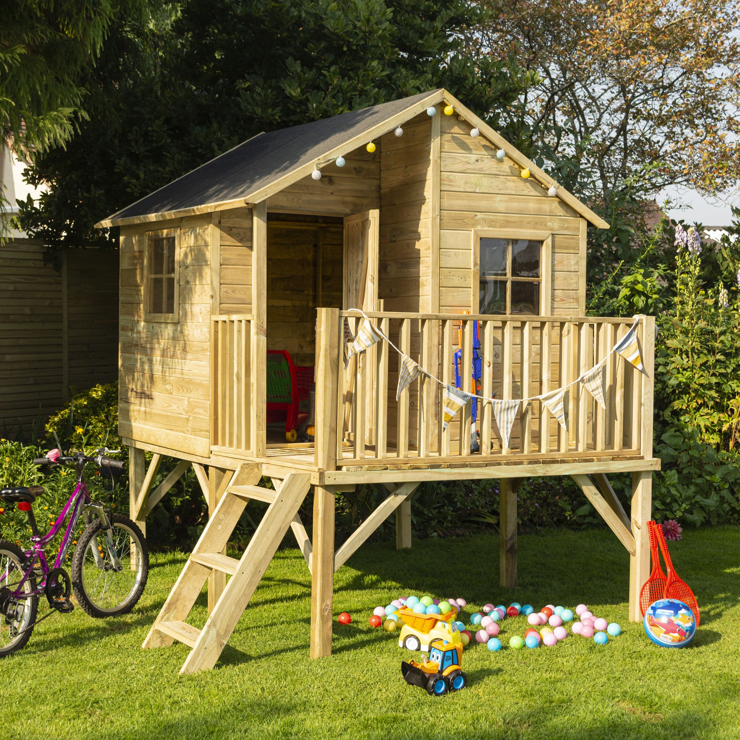 Keter playhouse hot sale b&q