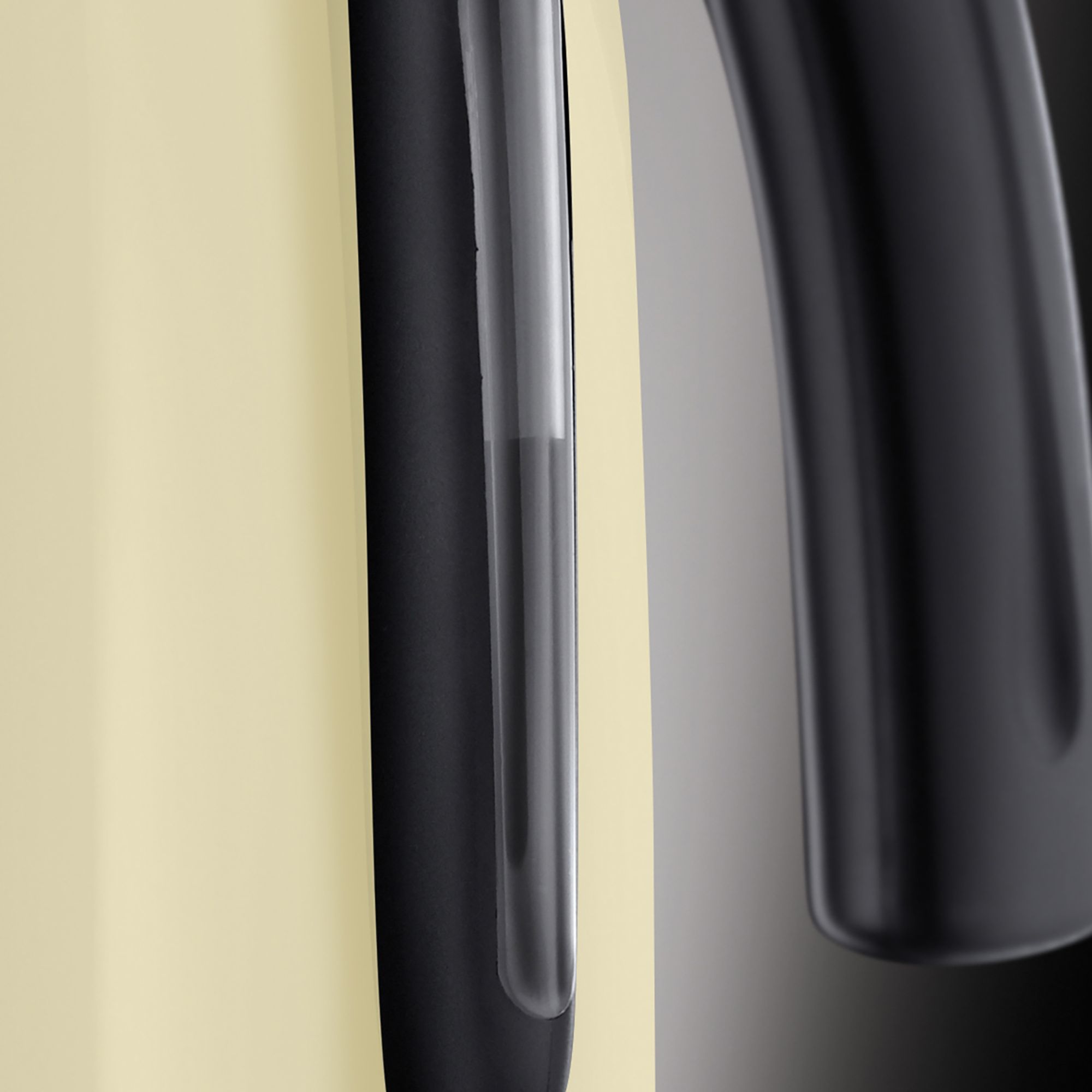 Russell Hobbs Colours Cream Kettle