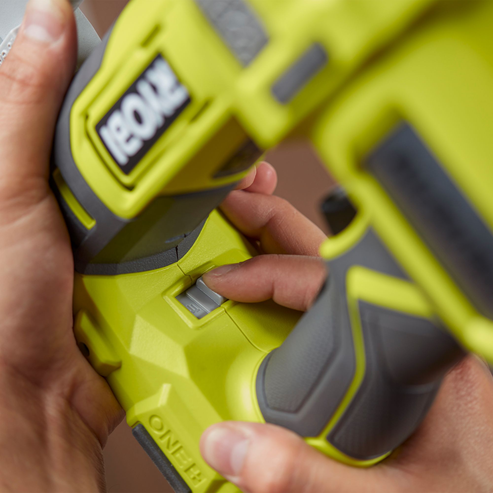 Ryobi 18V 50mm 1 x 4Ah Li-ion One+ Second fix Cordless Straight Nail gun