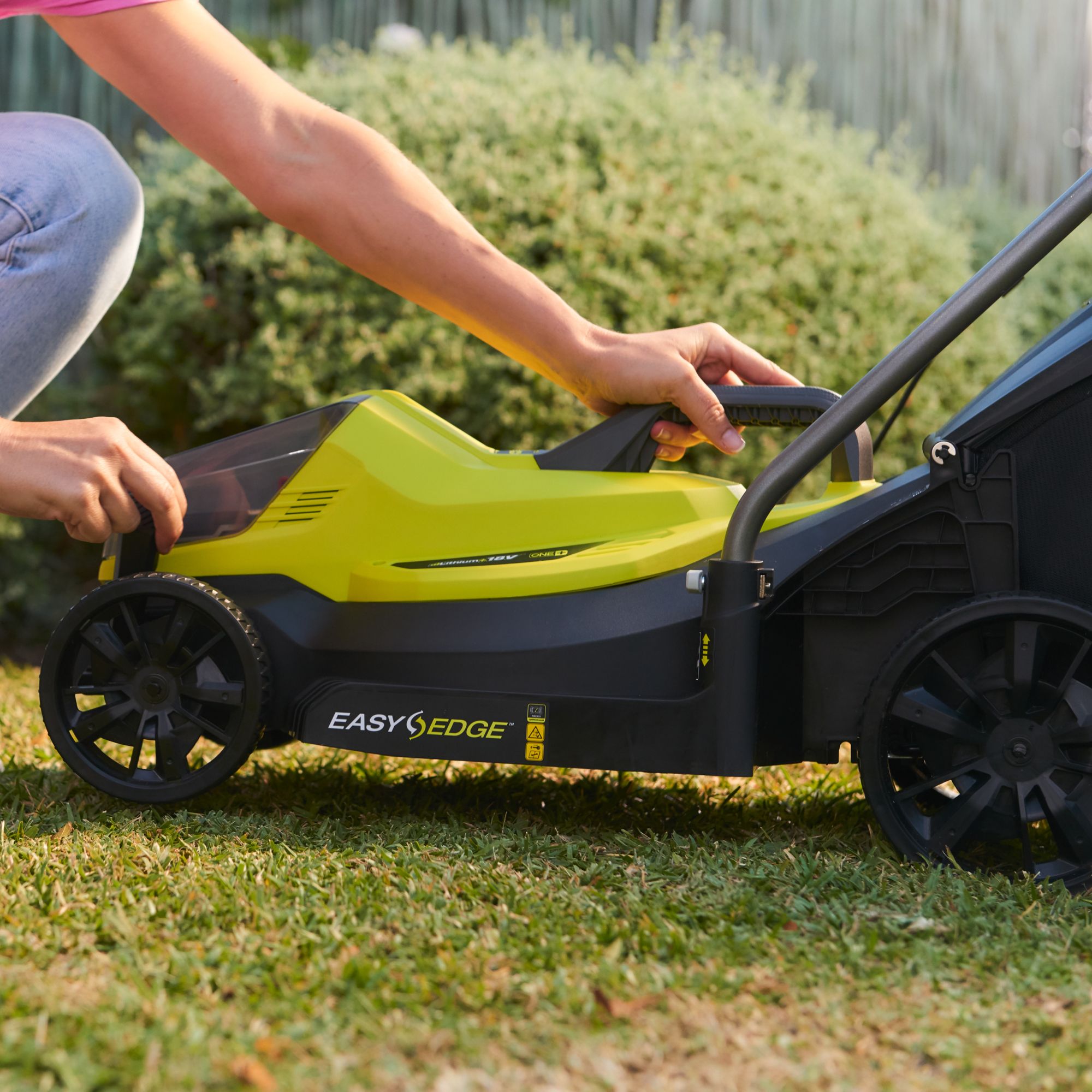 Ryobi ONE+ RLM18X33B50B Cordless 18V Rotary Lawnmower