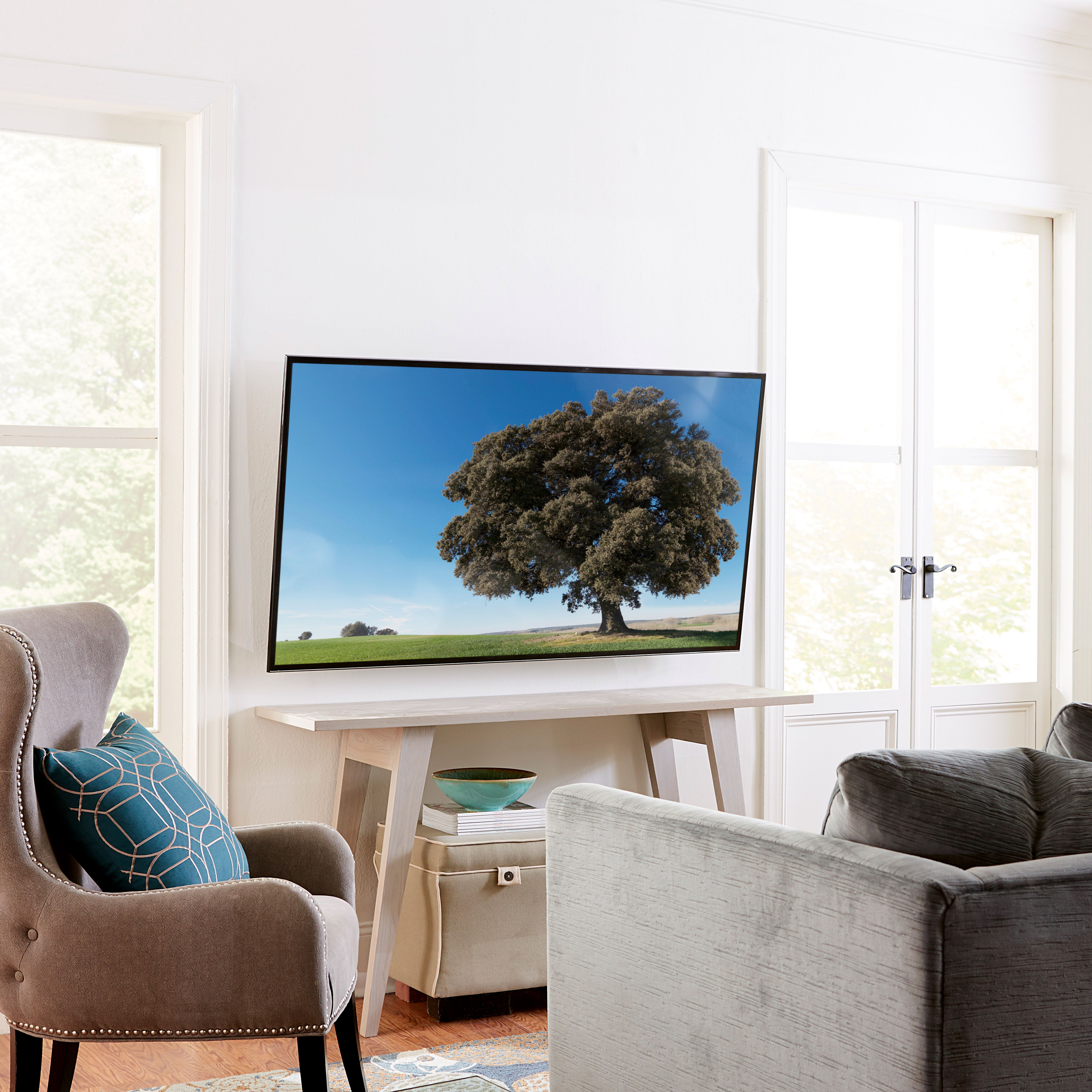 Sanus Swivel & tilt Low Large TV wall mount, 32-70"