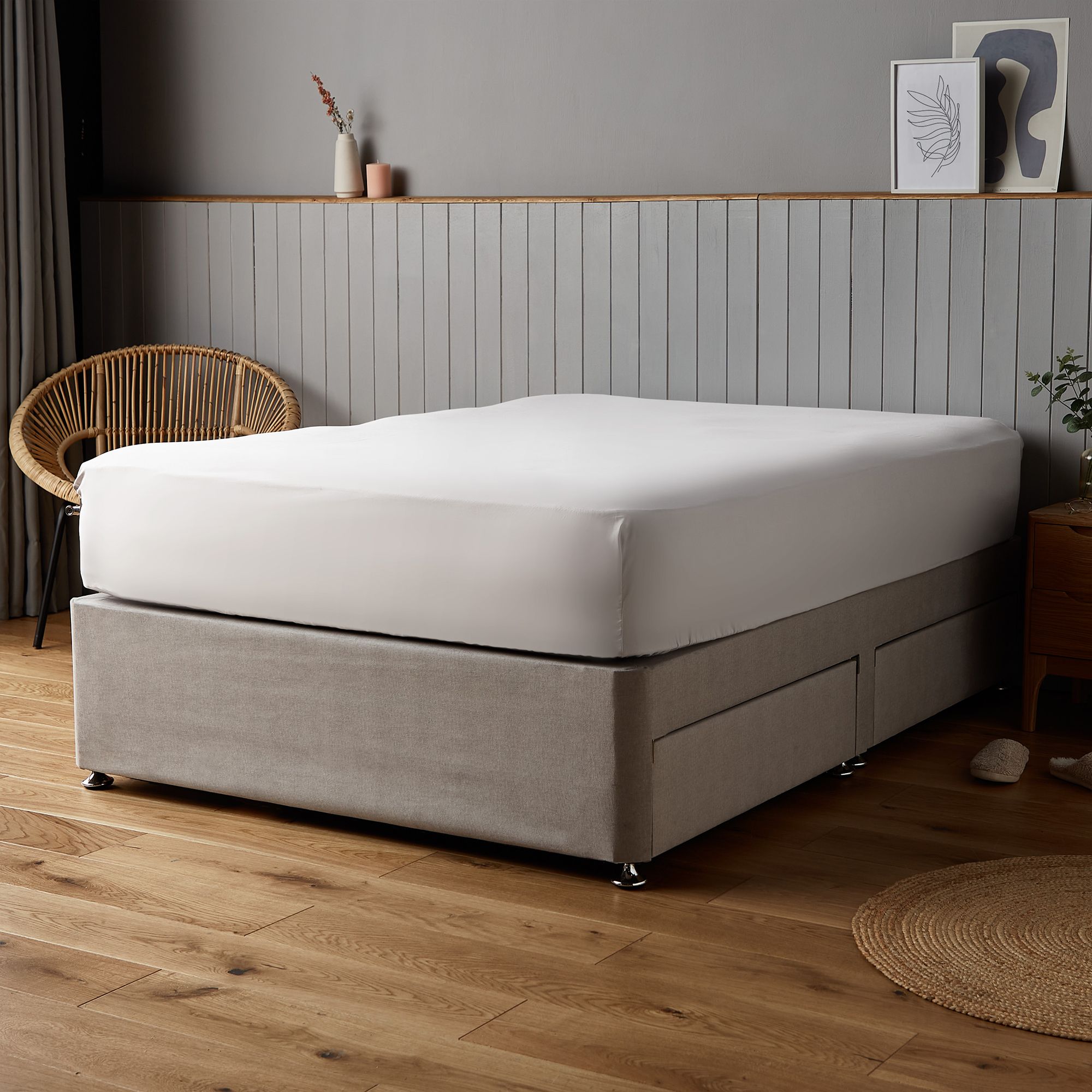 Silentnight Plain White King Fitted sheet