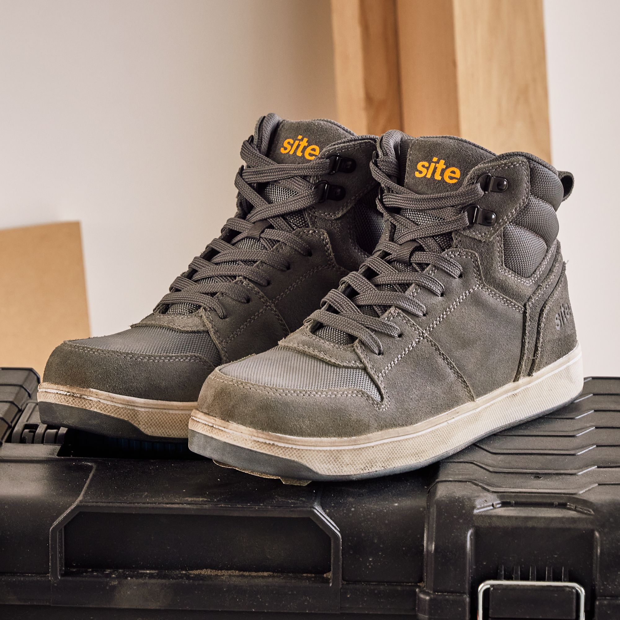 Site Toth Grey Trainer boots, Size 10