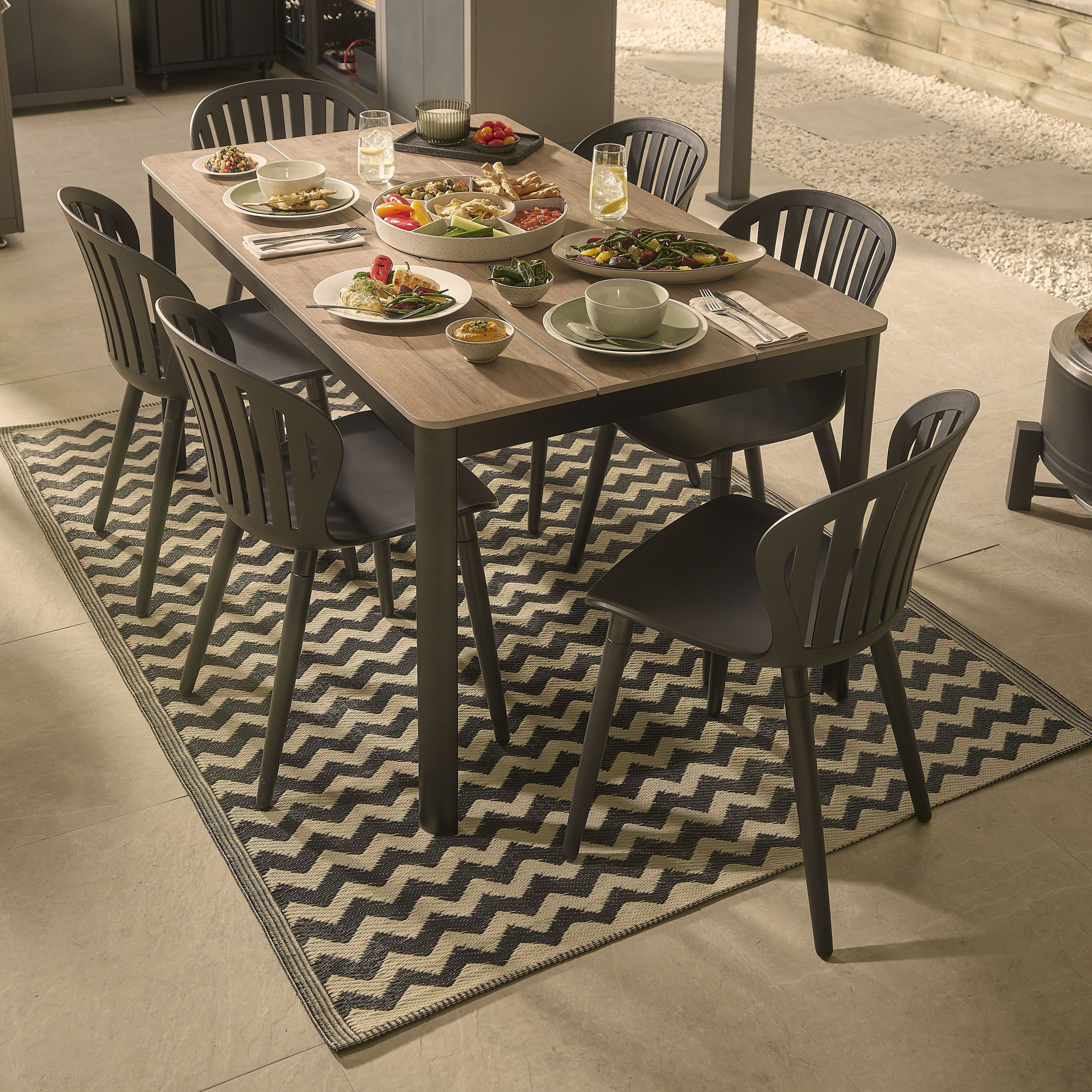 Smart Garden Alfresco Black & White Zig Zag Outdoor Rug, (L)230cm x (W)160cm