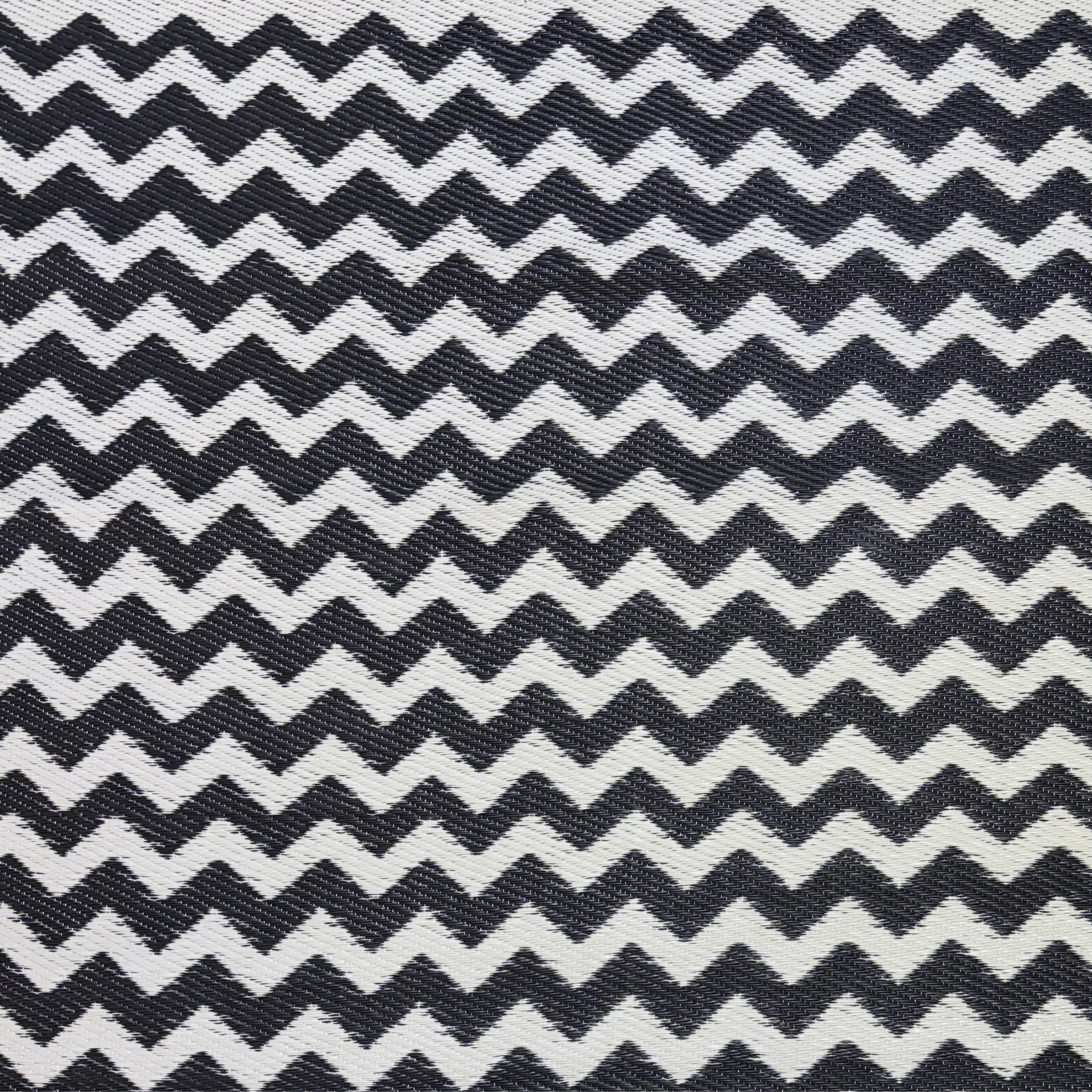 Smart Garden Alfresco Black & White Zig Zag Outdoor Rug, (L)230cm x (W)160cm