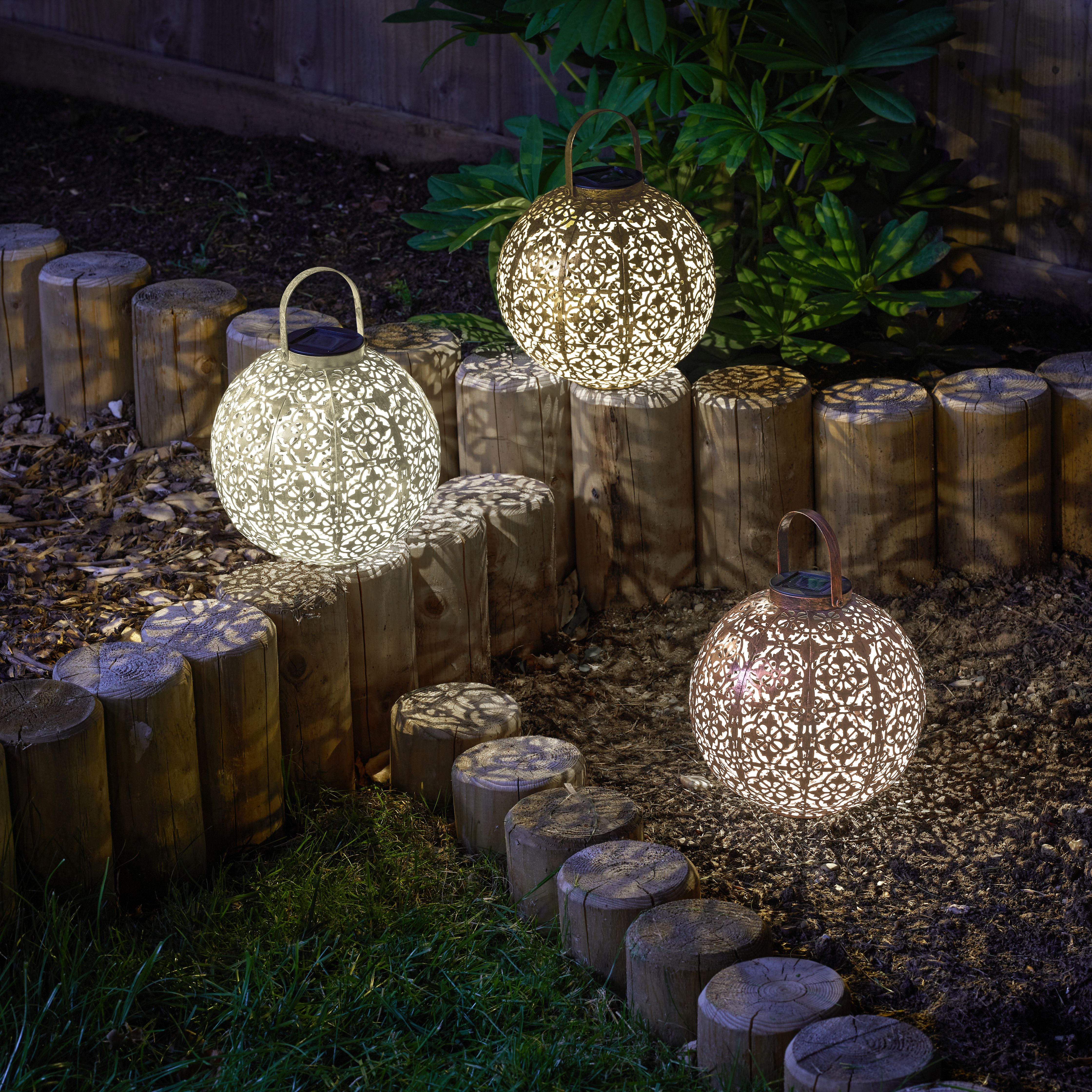 Sun powered garden deals lights