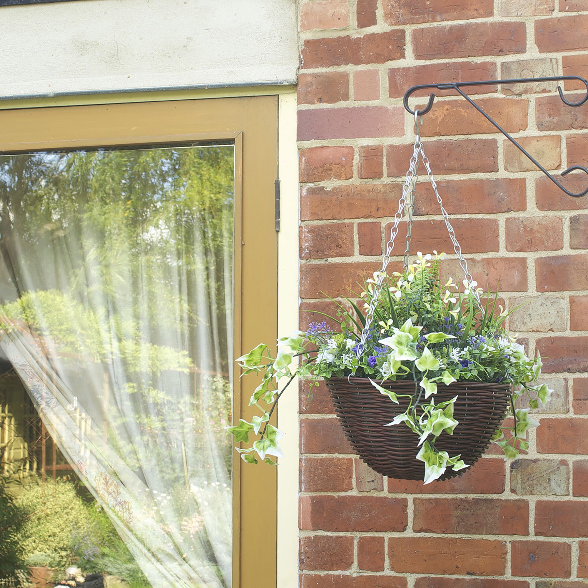 Smart Garden Easy artificial Purple & white Round Plastic Hanging basket, 30cm