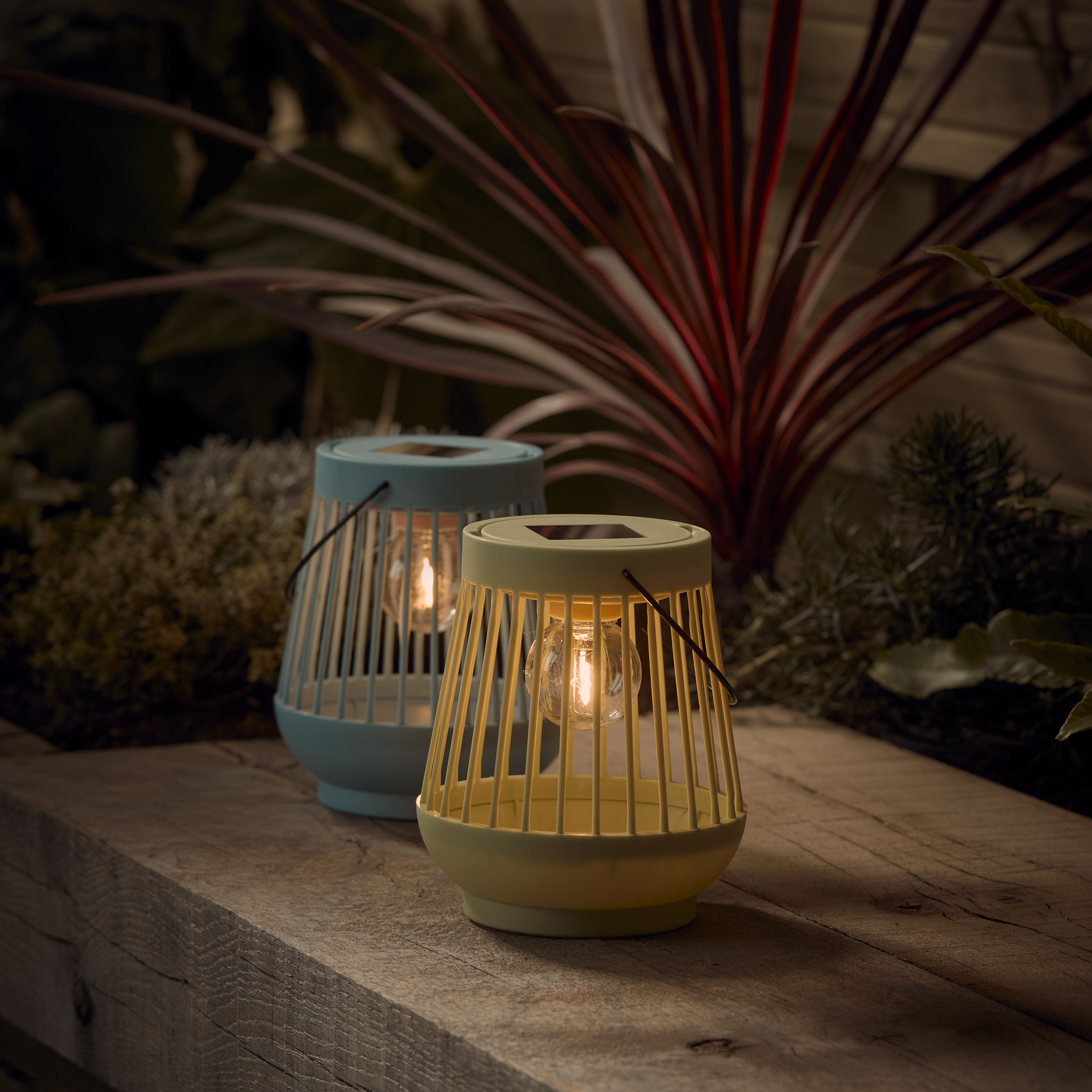 Smart Solar Viva Green Plastic Solar-powered Outdoor LED Small Lantern