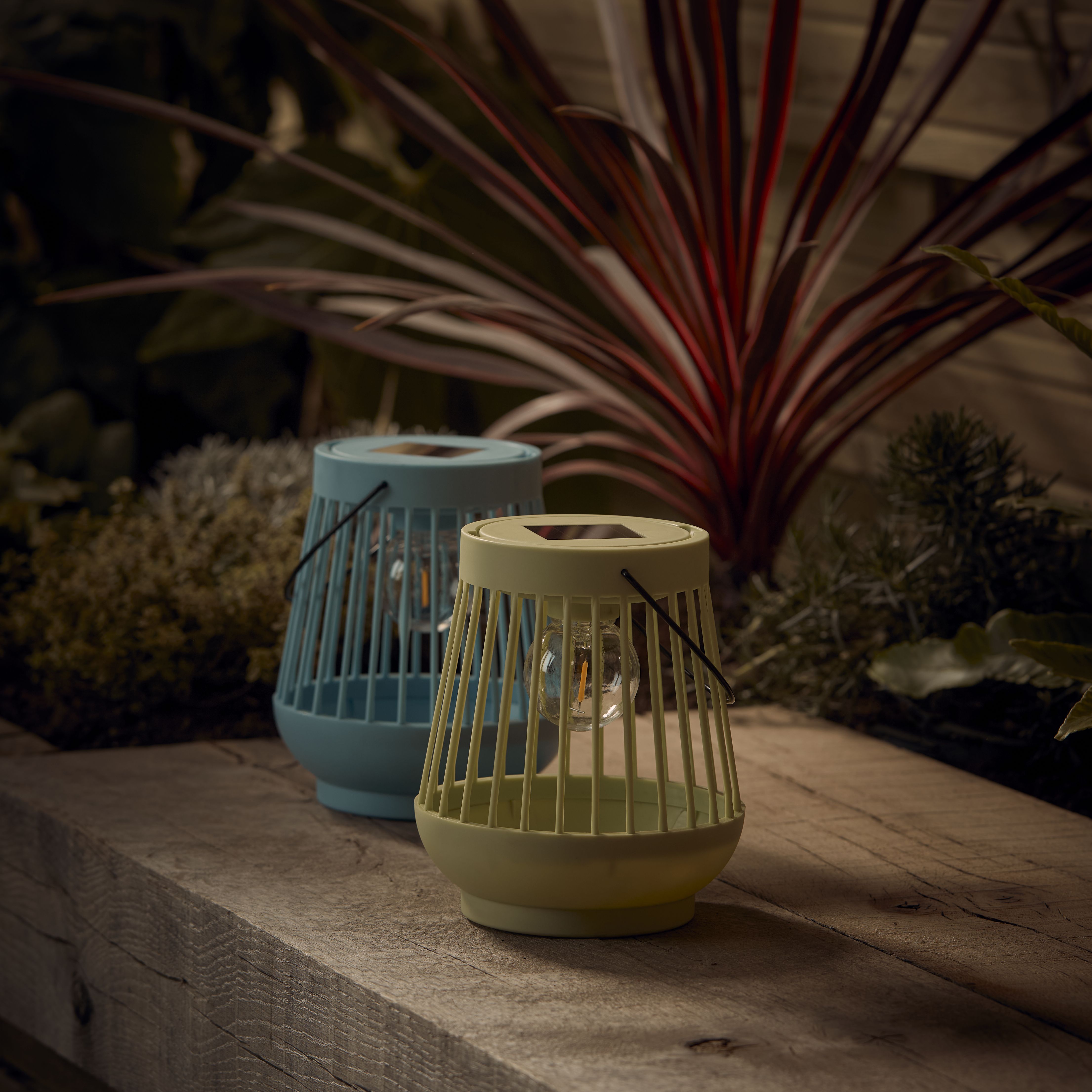 Smart Solar Viva Green Plastic Solar-powered Outdoor LED Small Lantern