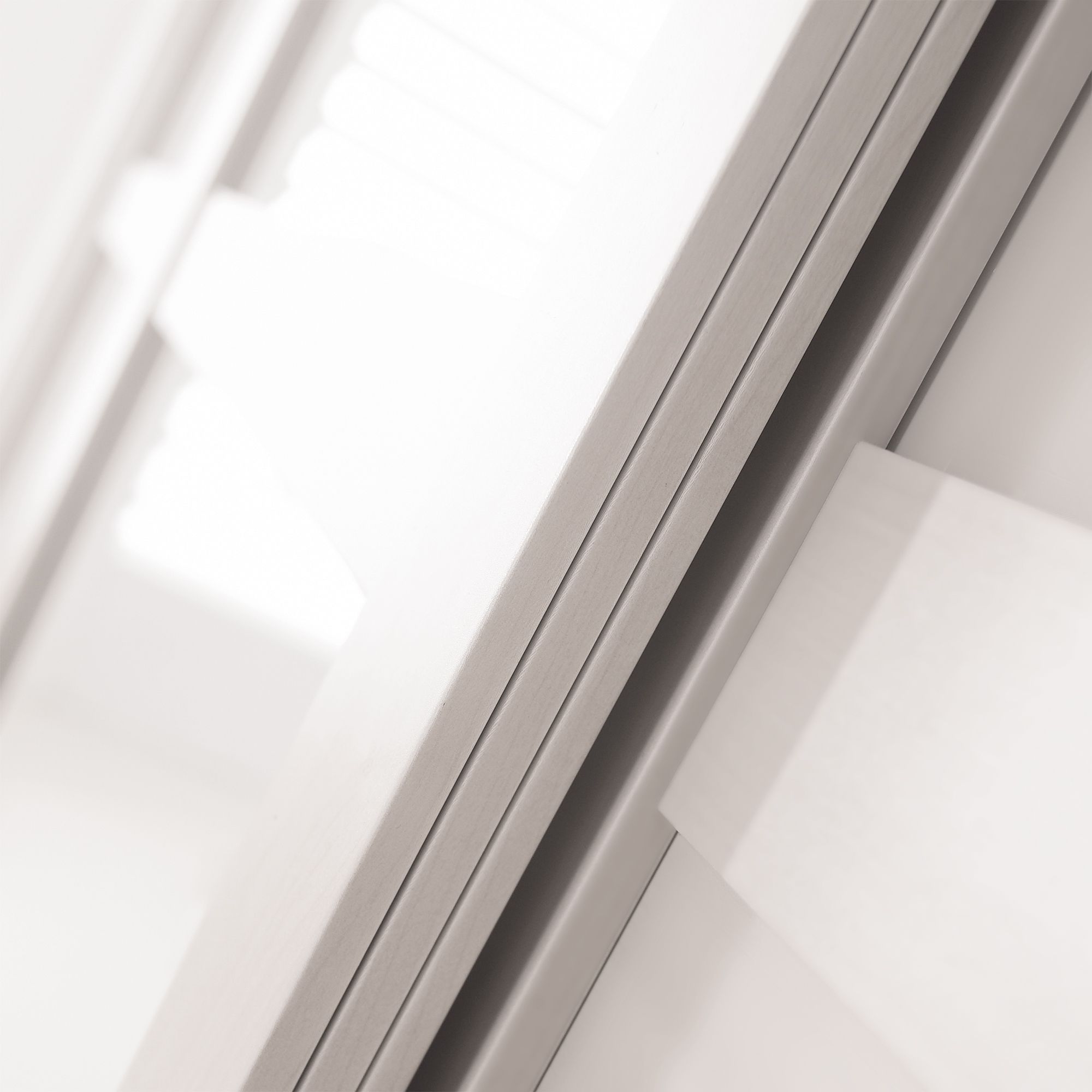 Spacepro Classic Shaker White 3 panel Sliding wardrobe door (H) 2220mm x (W) 762mm