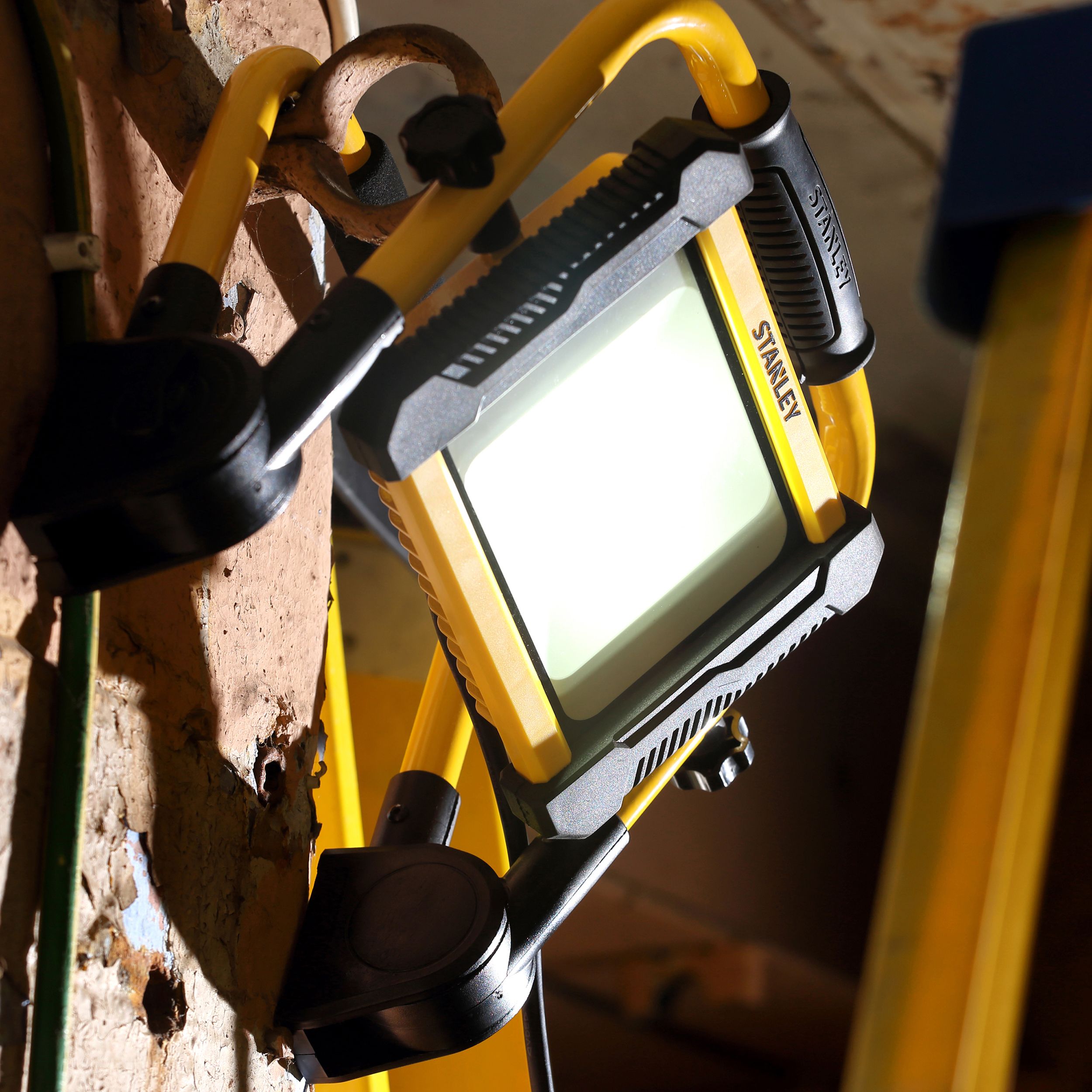 Stanley 30W 2100lm Corded Integrated LED Folding Work light
