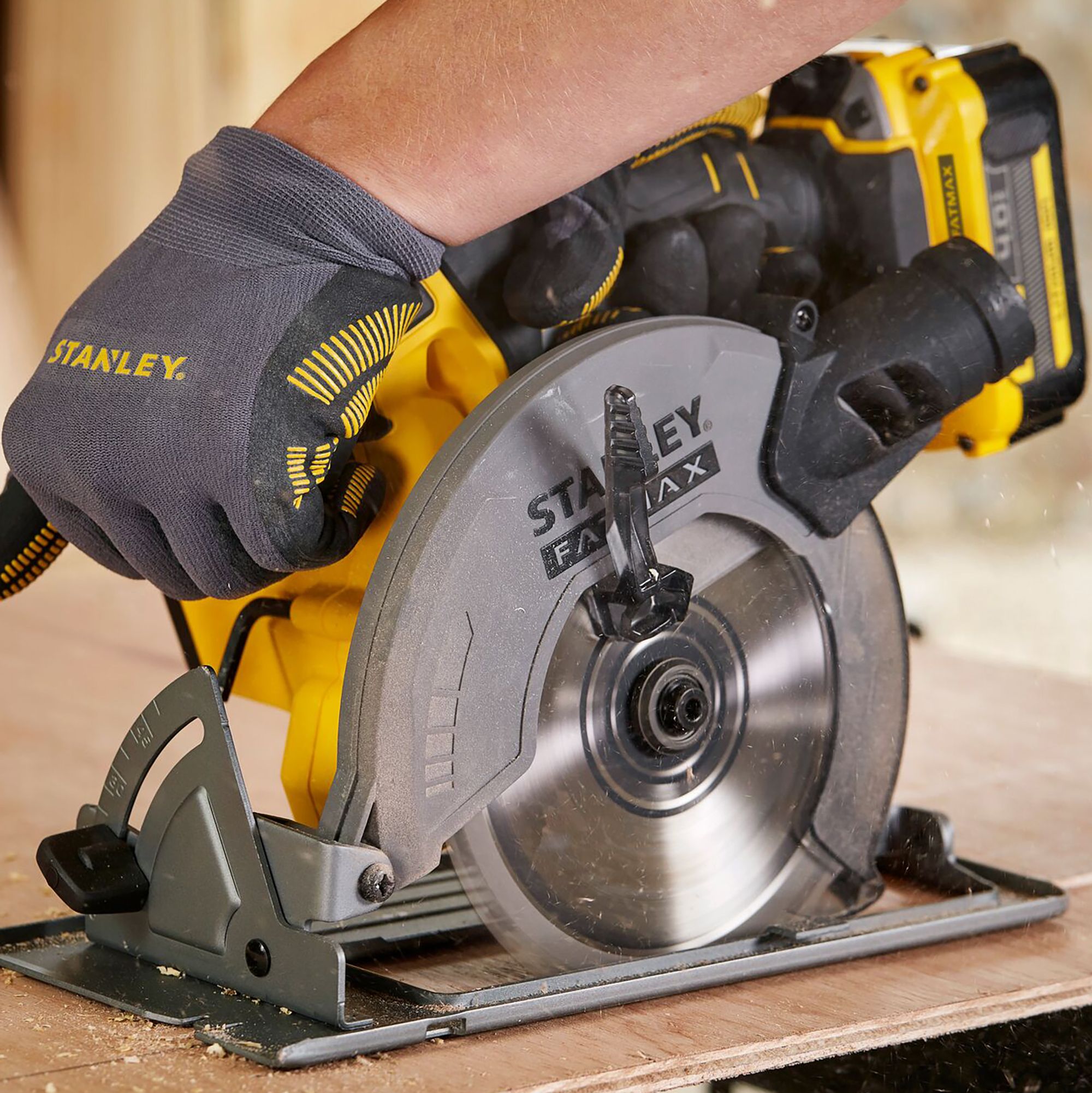 Stanley FatMax 18V Li-ion V20 165mm Cordless Circular saw (1 x 2Ah) - SFMCS500D1K-GB