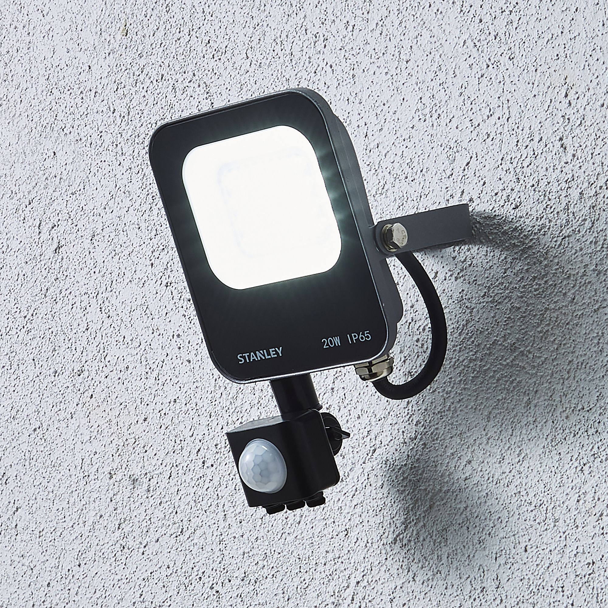 Stanley IK10 Black Mains-powered Cool daylight LED Without sensor Slimline floodlight 6600lm
