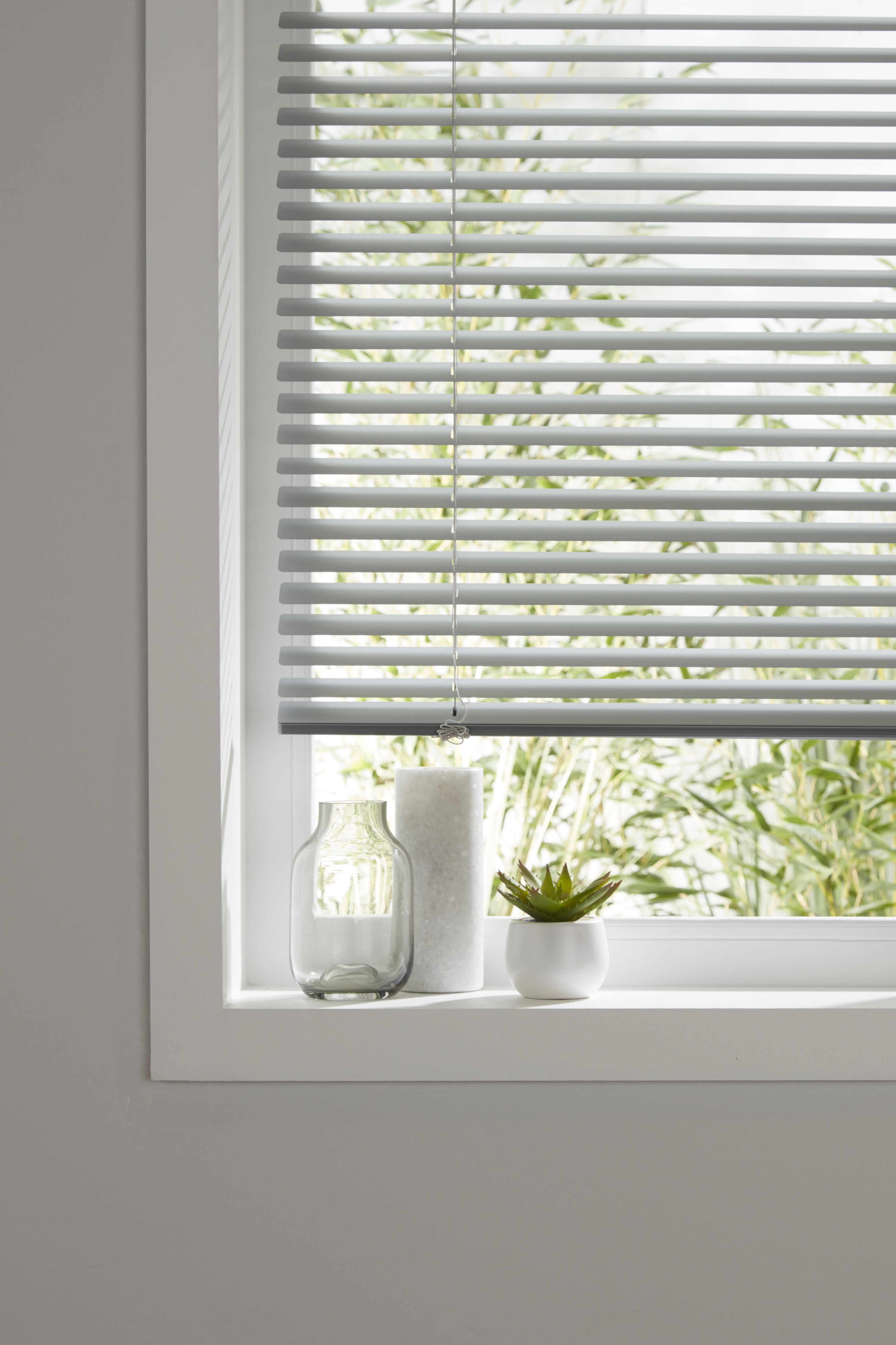 Studio Grey Nickel effect Aluminium Venetian Blind (W)160cm (L)180cm