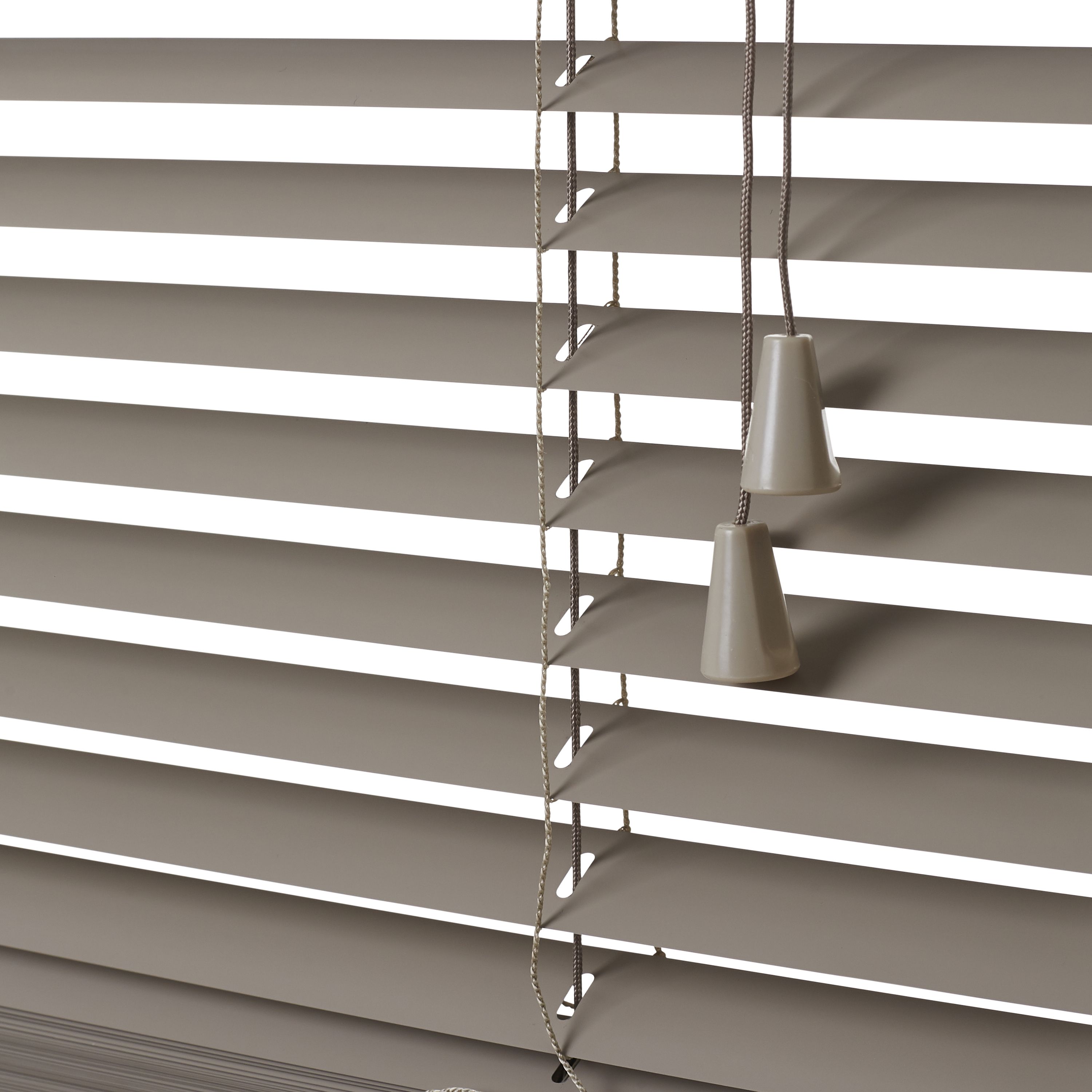Studio Linen Aluminium Venetian Blind (W)55cm (L)180cm