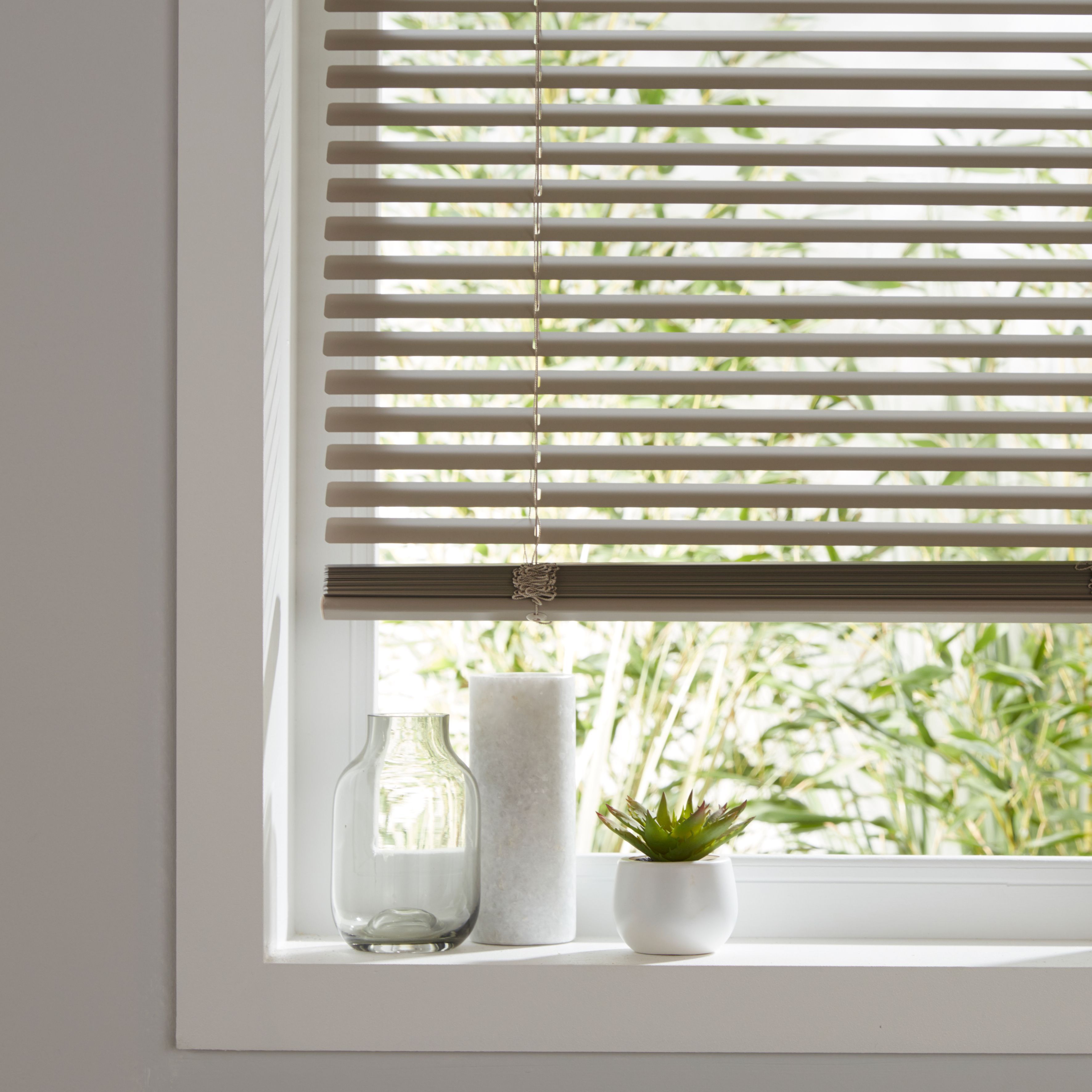 Studio Linen Aluminium Venetian Blind (W)90cm (L)180cm