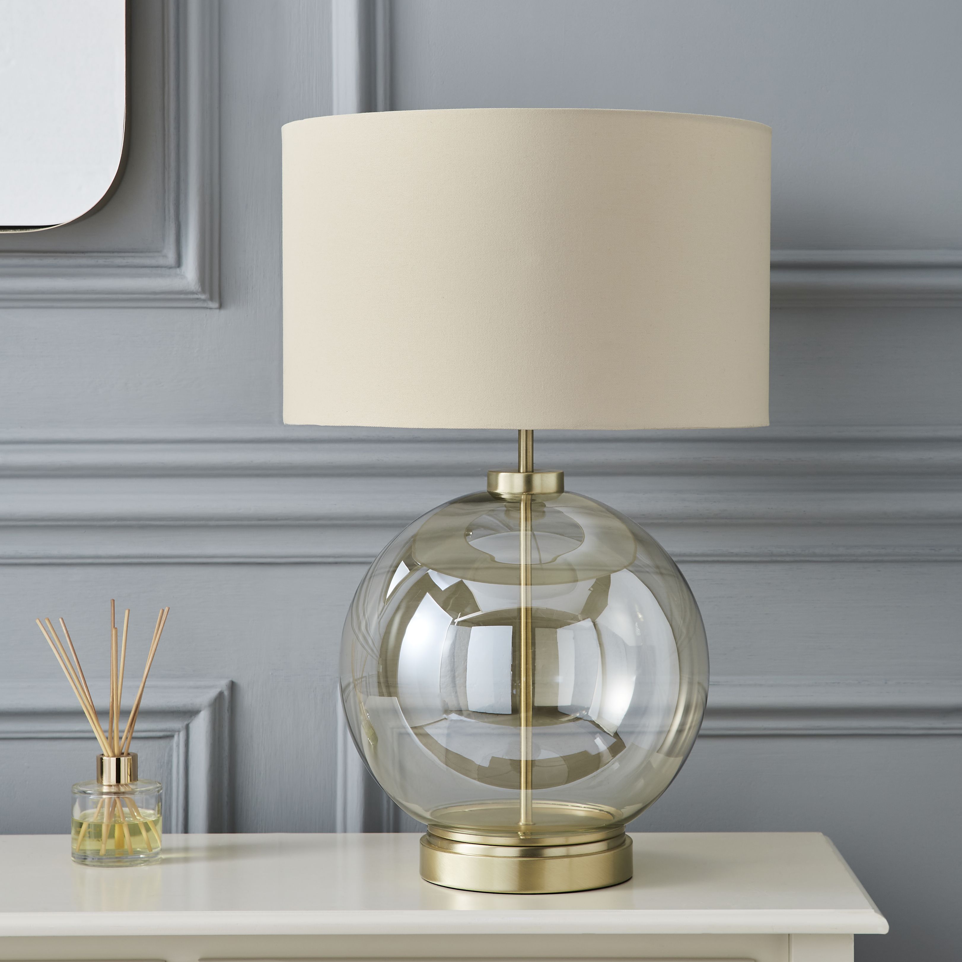 Round brass table deals lamp