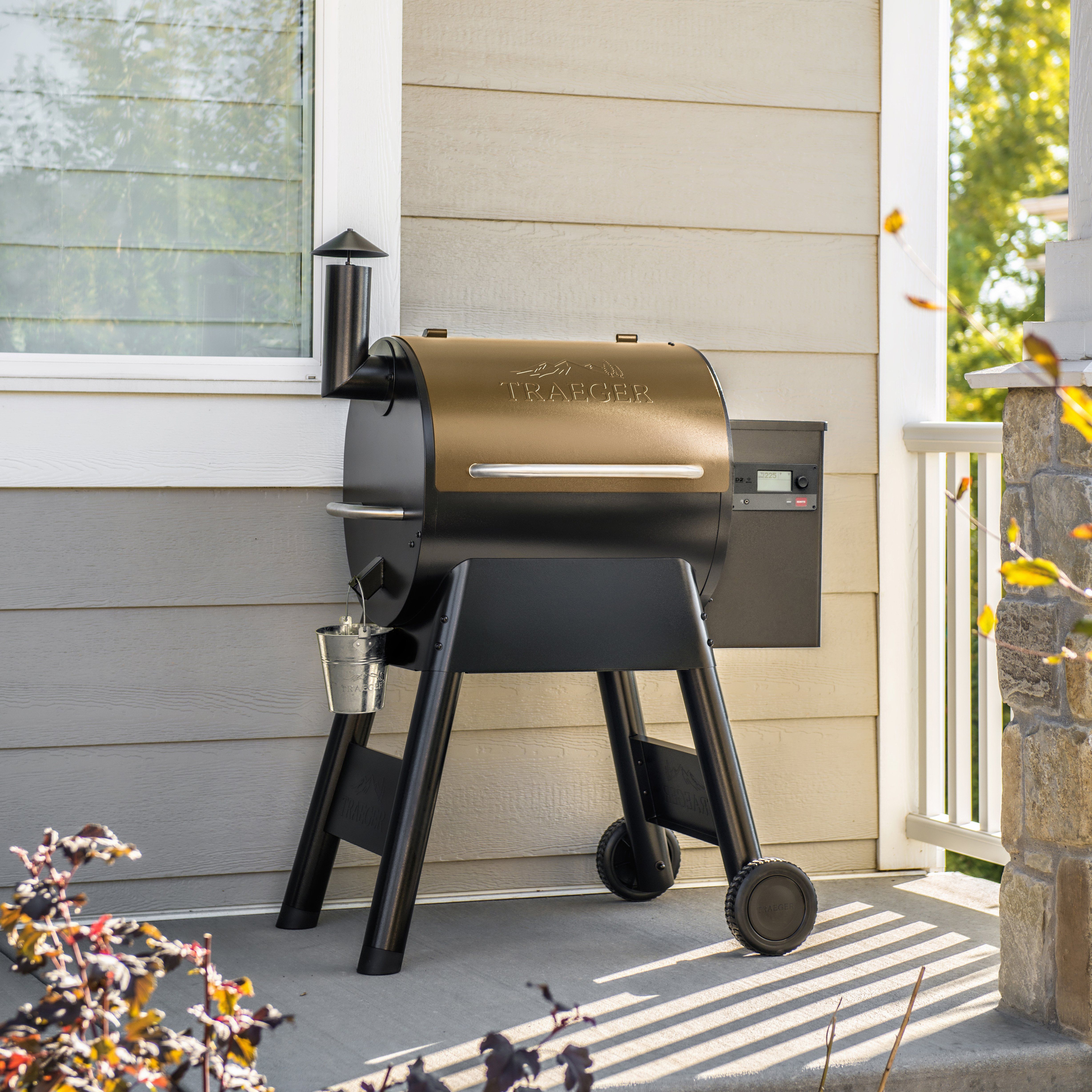 Traeger TFB57GZEC Bronze Wood burning grill 1029mm (W) x 670mm (D) x 1344mm (H)