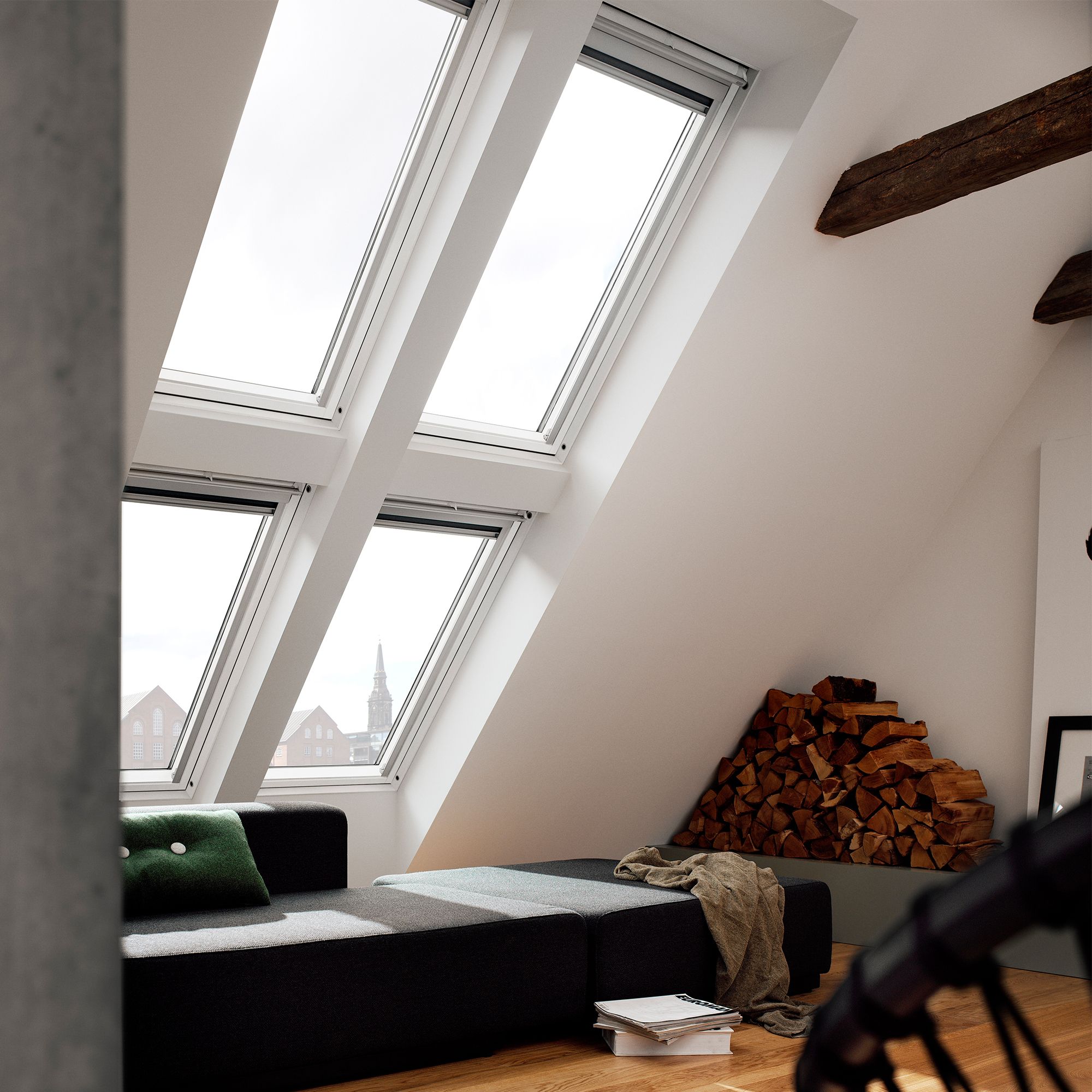 Velux MK04 White Aluminium Centre pivot Roof window, (H)980mm (W)780mm