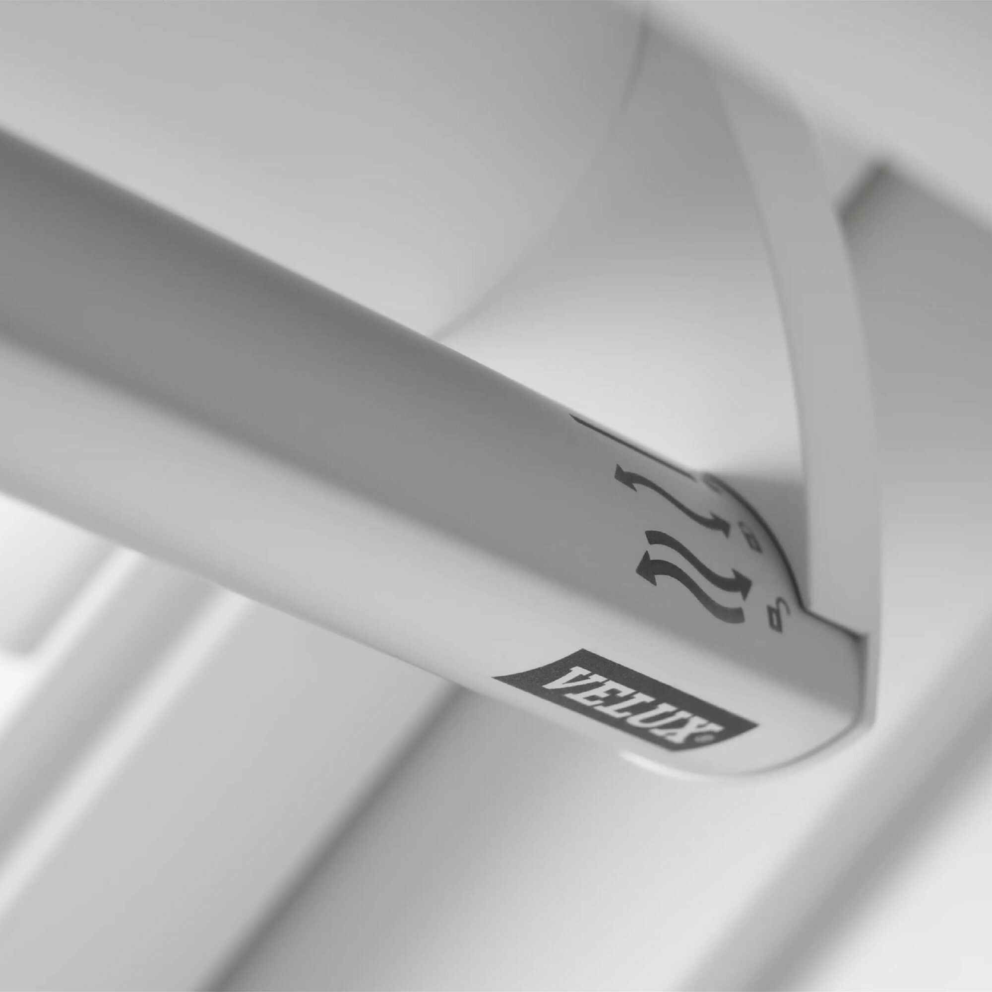 Velux MK04 White Aluminium Centre pivot Roof window, (H)980mm (W)780mm