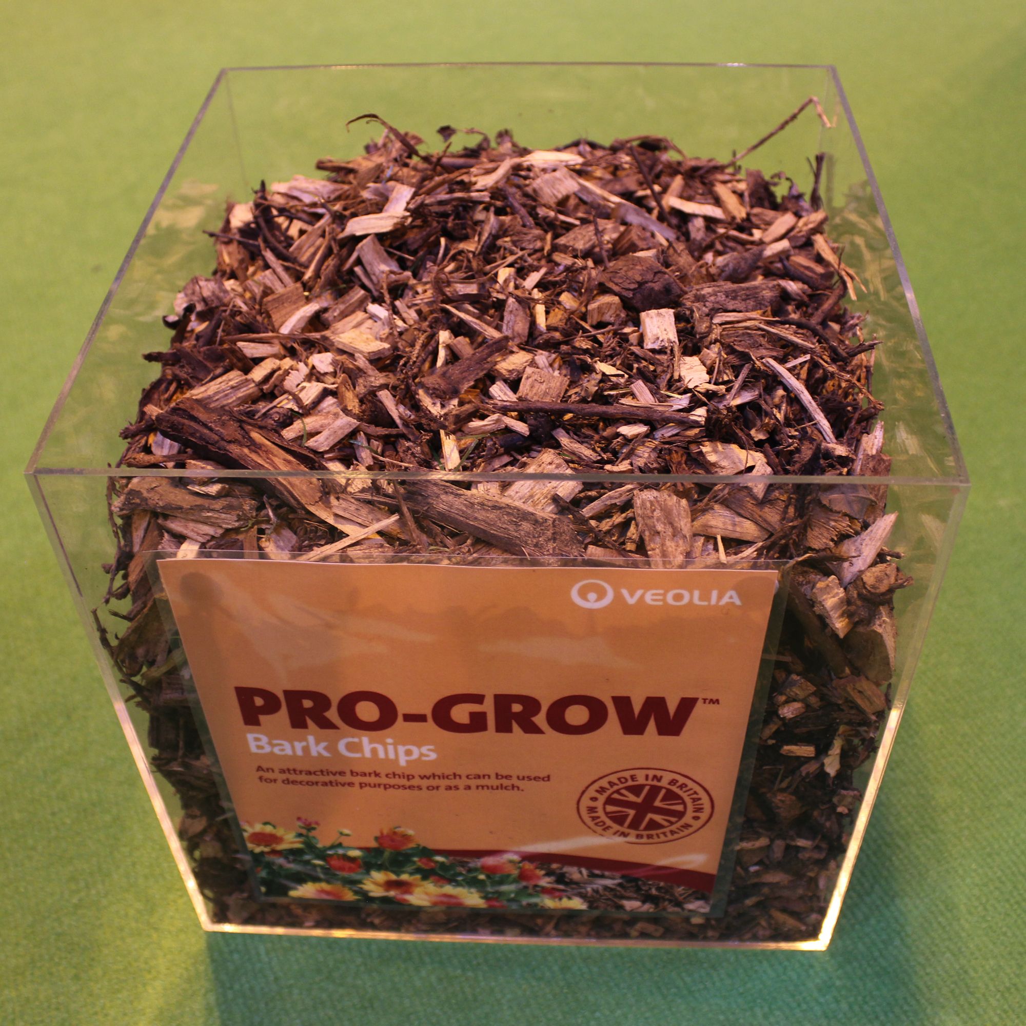 Veolia Pro-Grow Dark brown Bark chippings 1000L Bulk bag, Pack of 1
