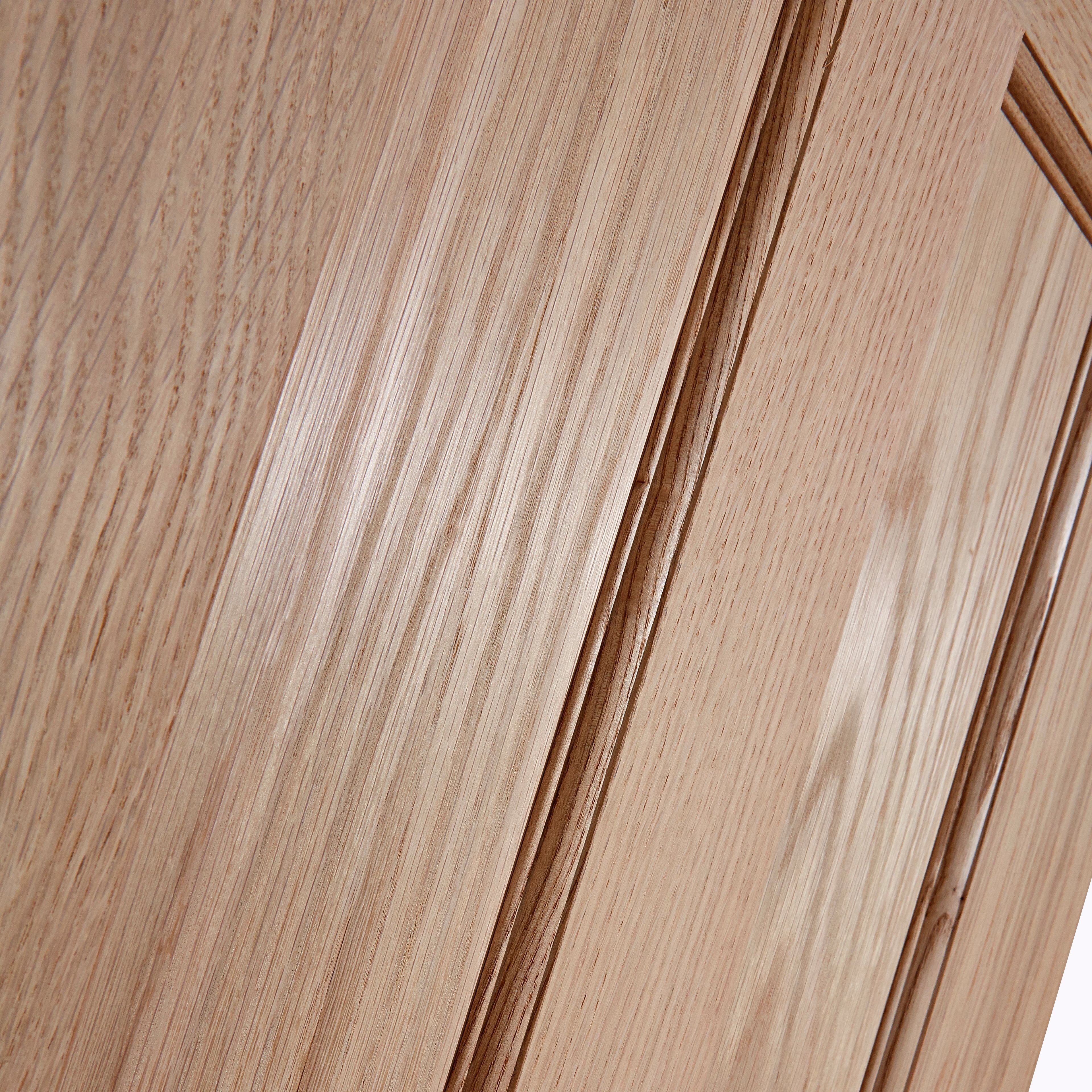 Vertical 3 panel Oak veneer Internal Door, (H)1981mm (W)686mm (T)35mm
