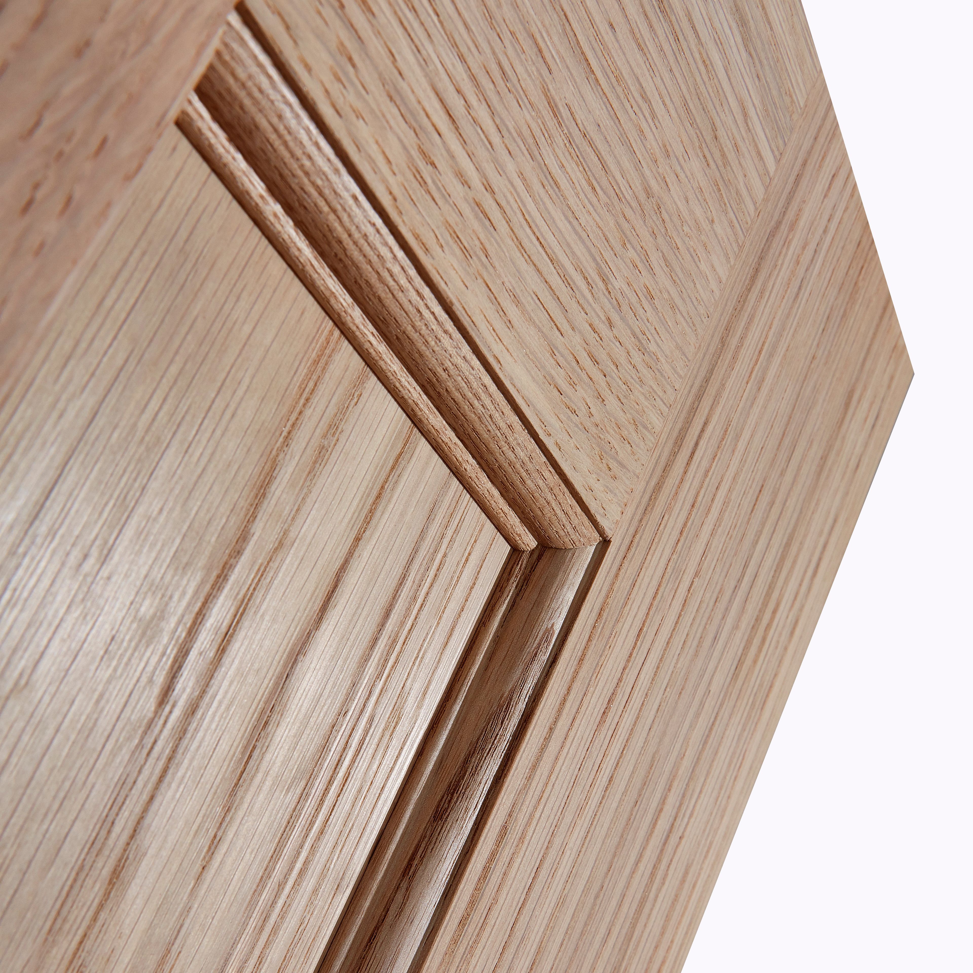 Vertical 3 panel Oak veneer Internal Door, (H)1981mm (W)686mm (T)35mm