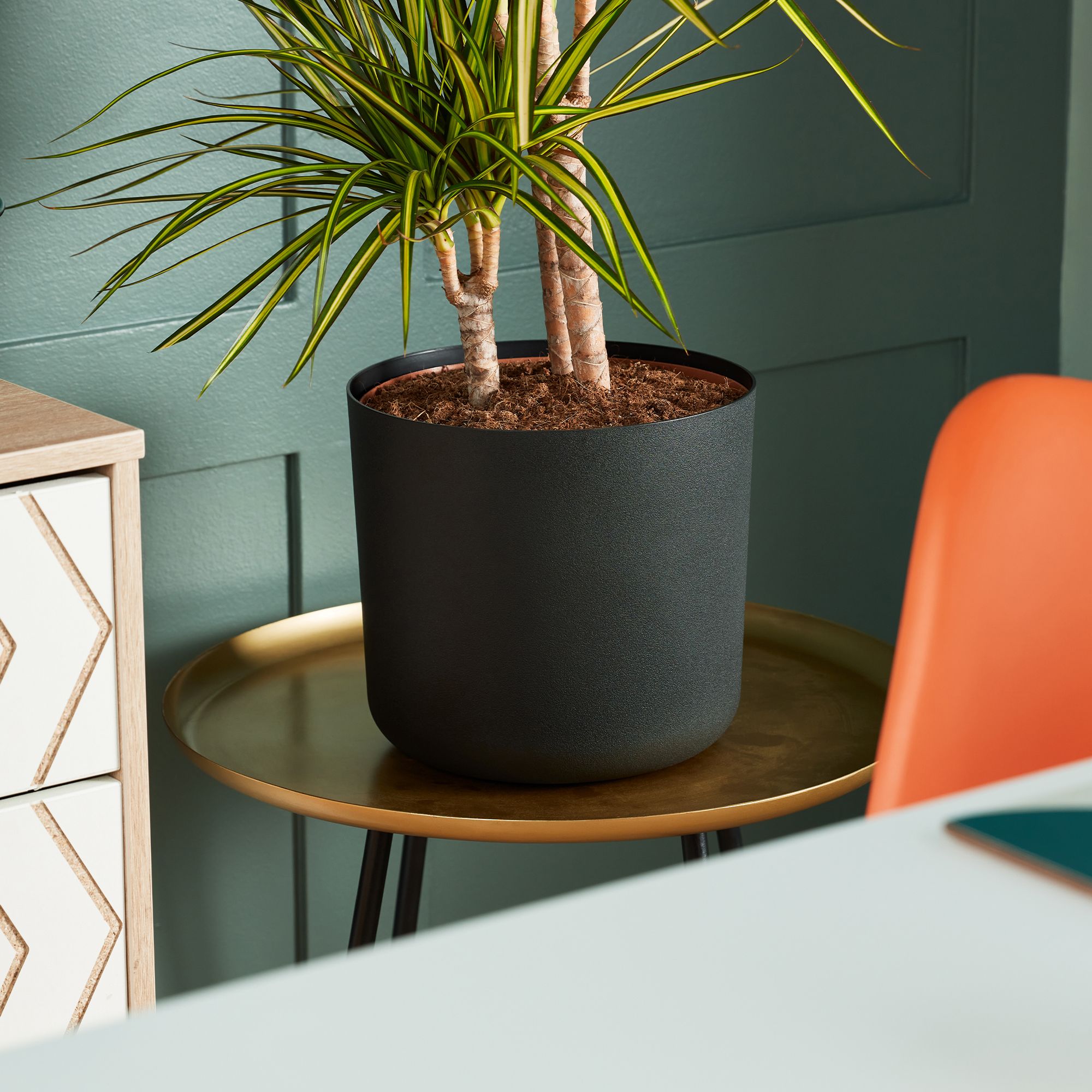Verve Black Recycled plastic Plant pot (Dia) 18cm, (H)23cm