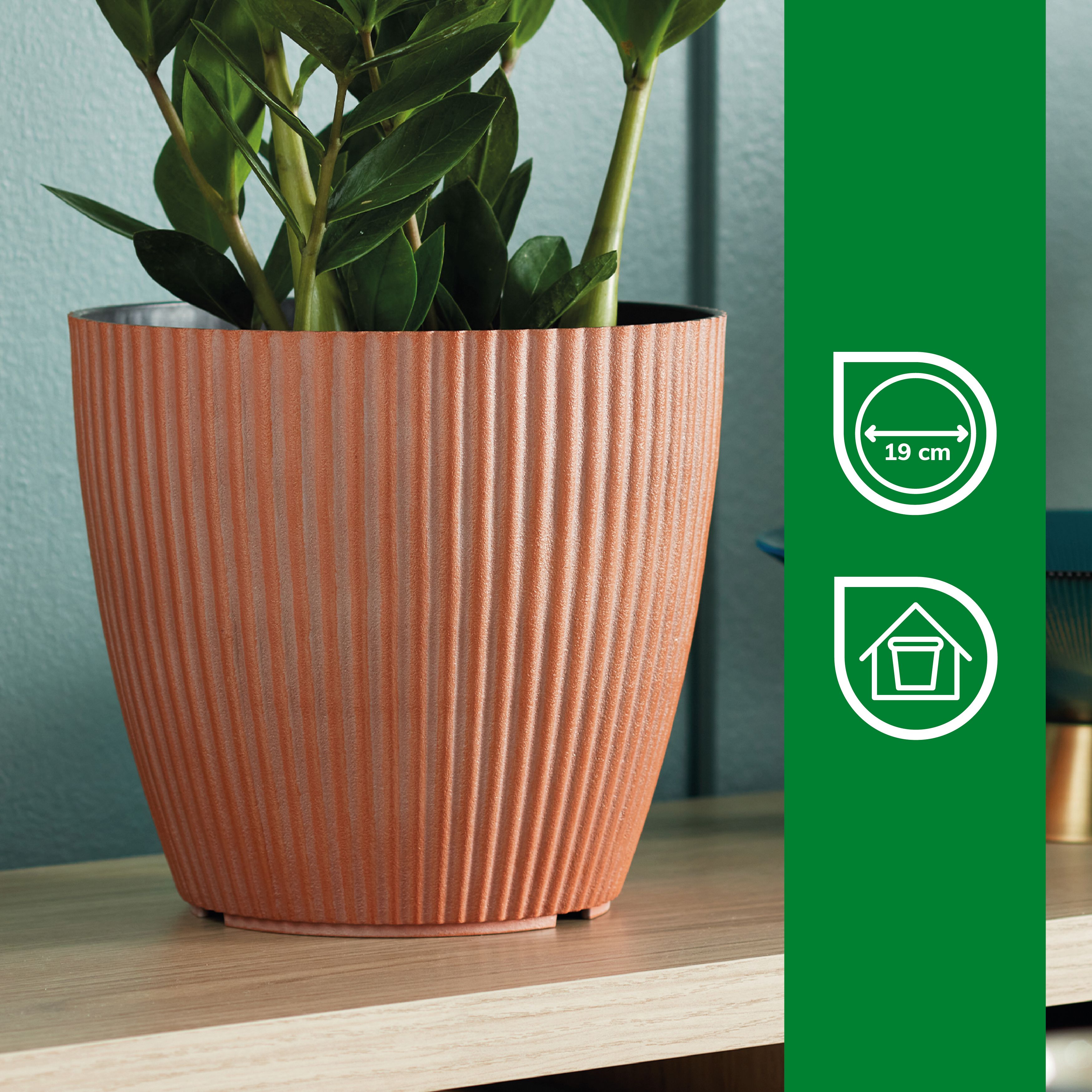 Verve Brown Ribbed Recycled plastic Plant pot (Dia) 22cm, (H)20cm