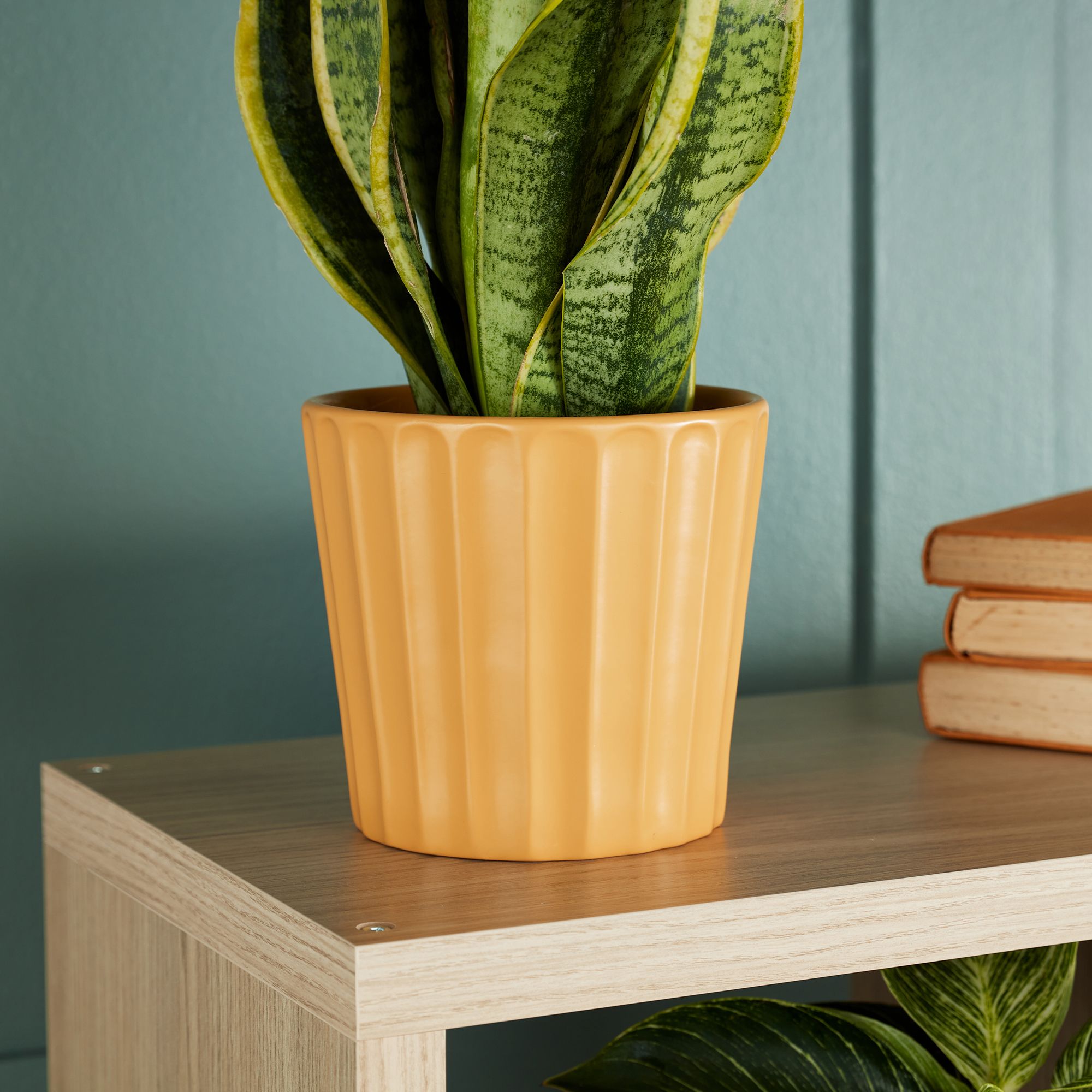 Verve Golden Apricot Yellow Ribbed Clay Plant pot (Dia) 16.5cm, (H)15cm