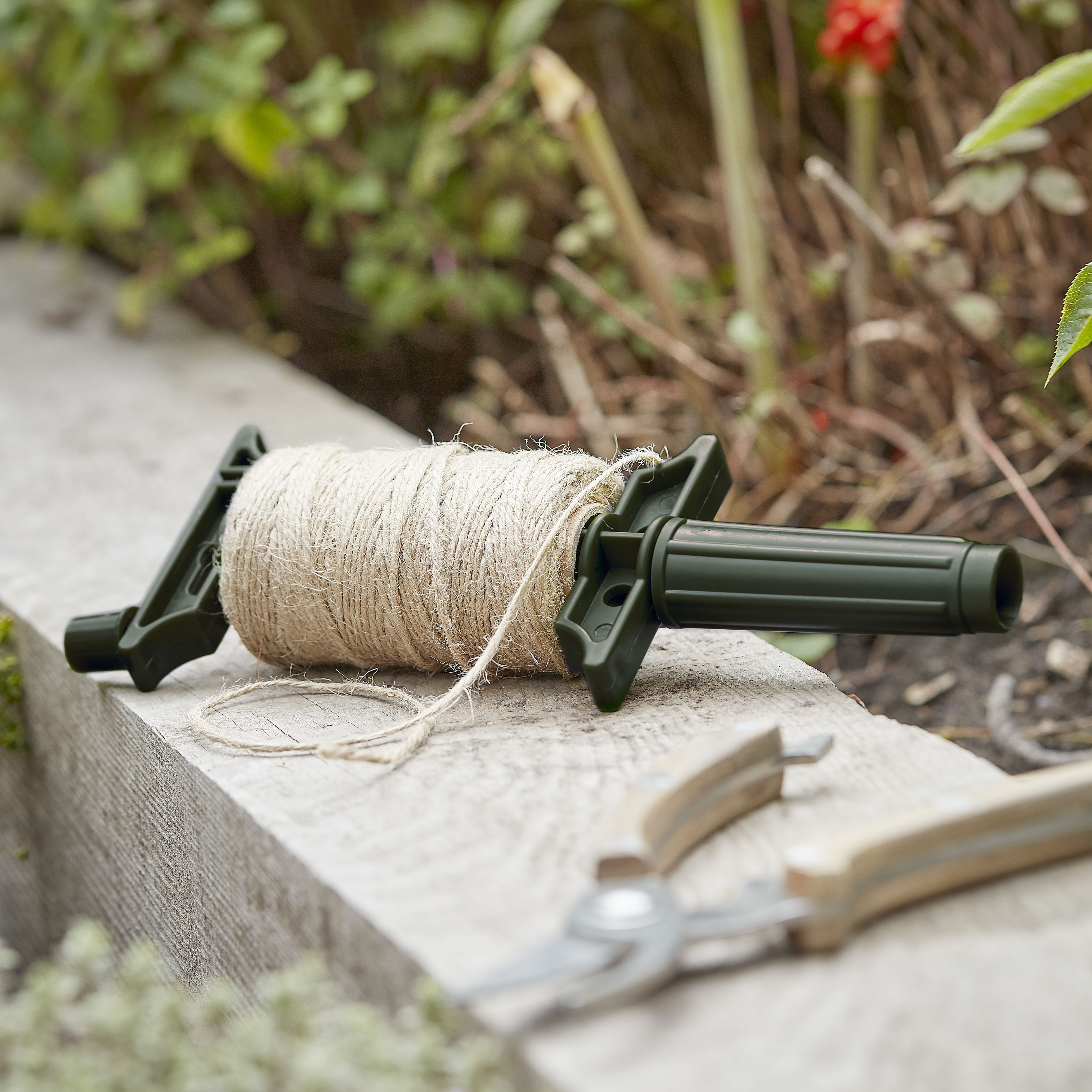 Verve Green Jute & plastic Plant tie