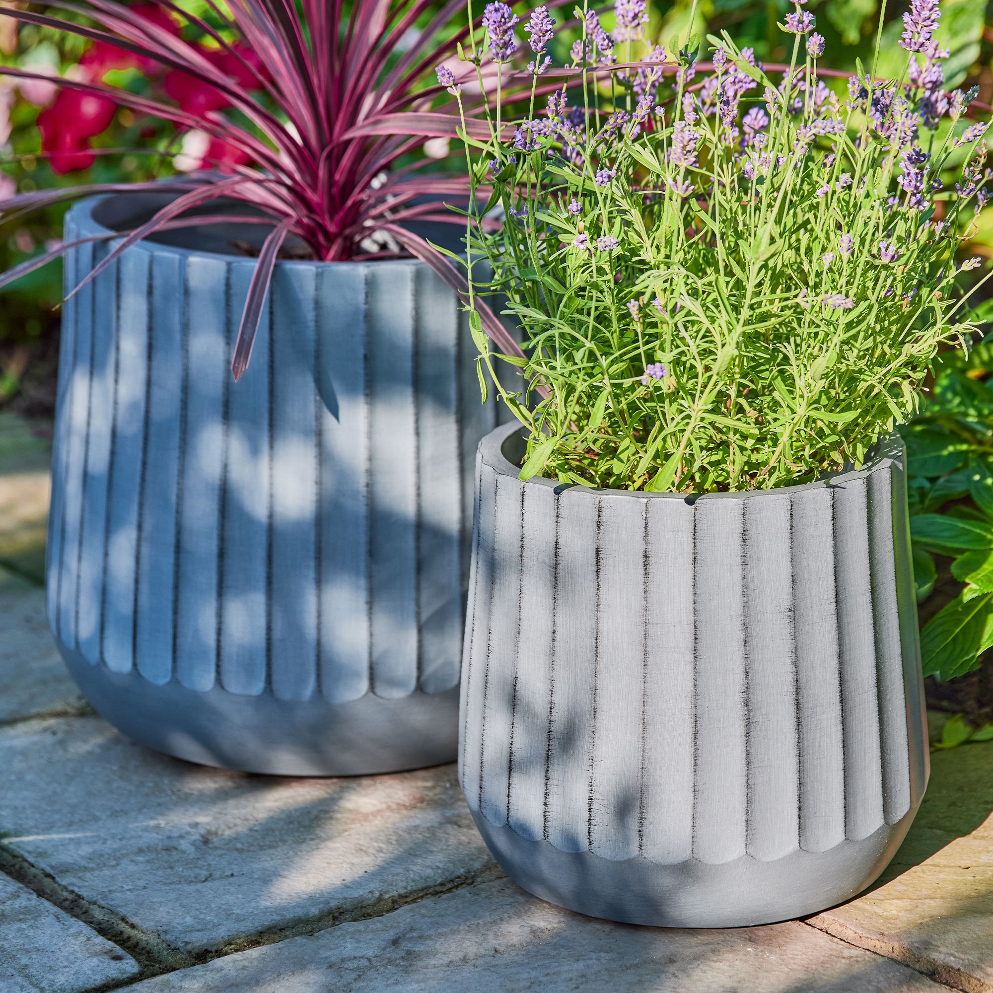 Verve Grey Wide ribbed Fibreclay Plant pot (Dia) 28cm, (H)25cm