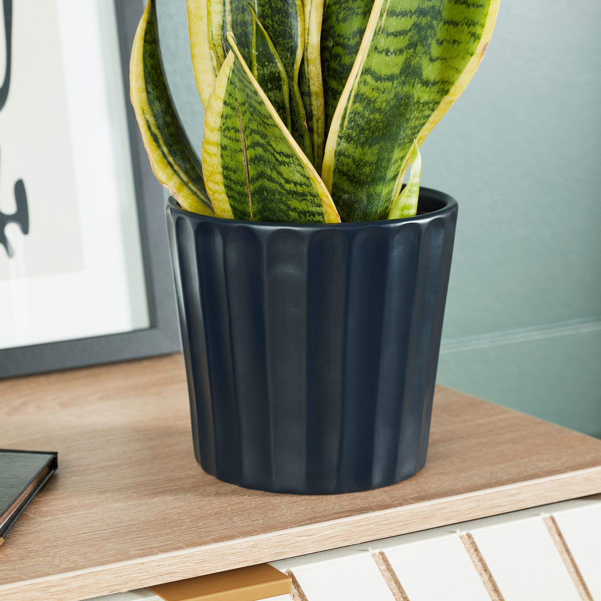 Verve Midnight Navy Blue Ribbed Clay Plant pot (Dia) 16.5cm, (H)15cm