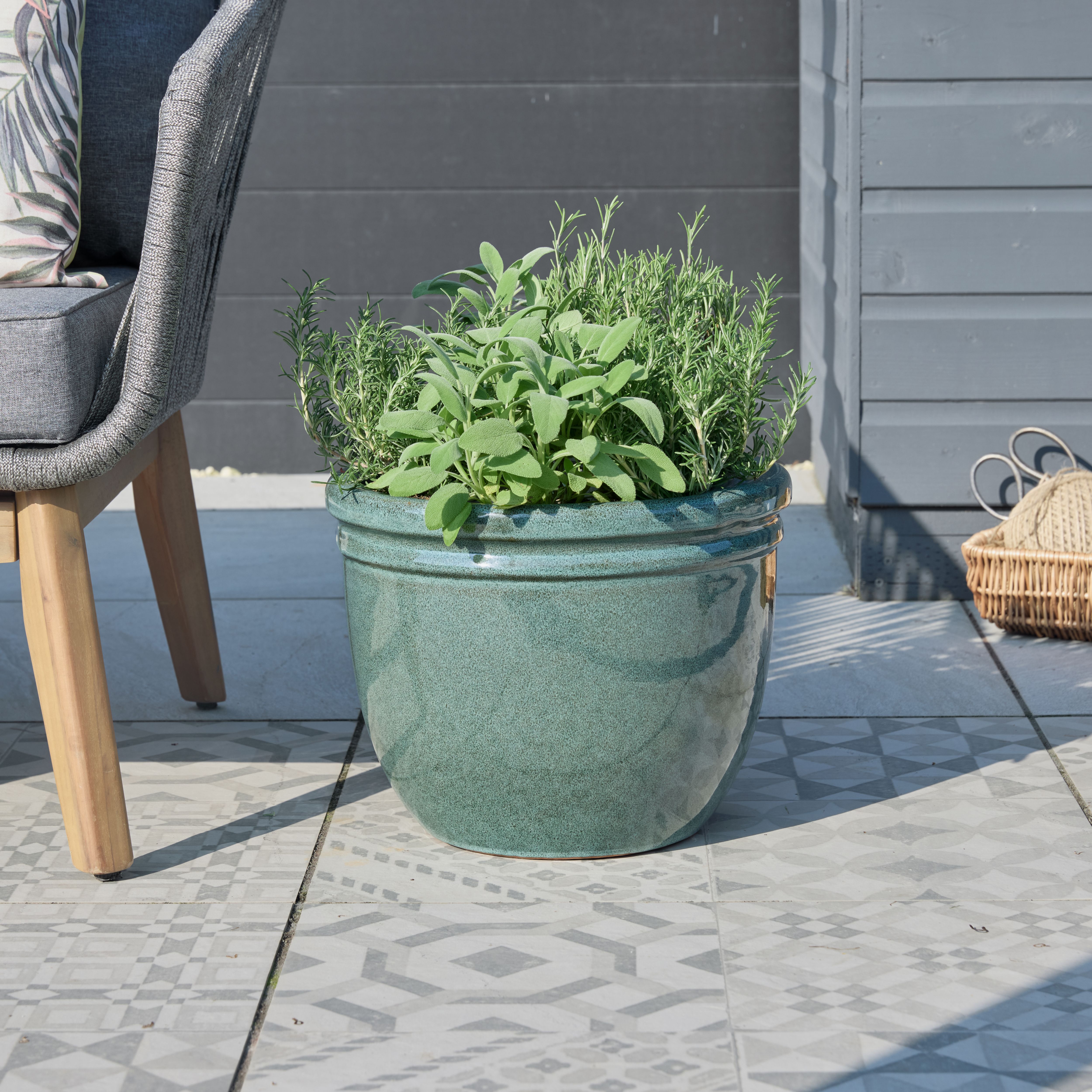 Verve Moss Green Clay Plant pot (Dia) 36cm, (H)27cm